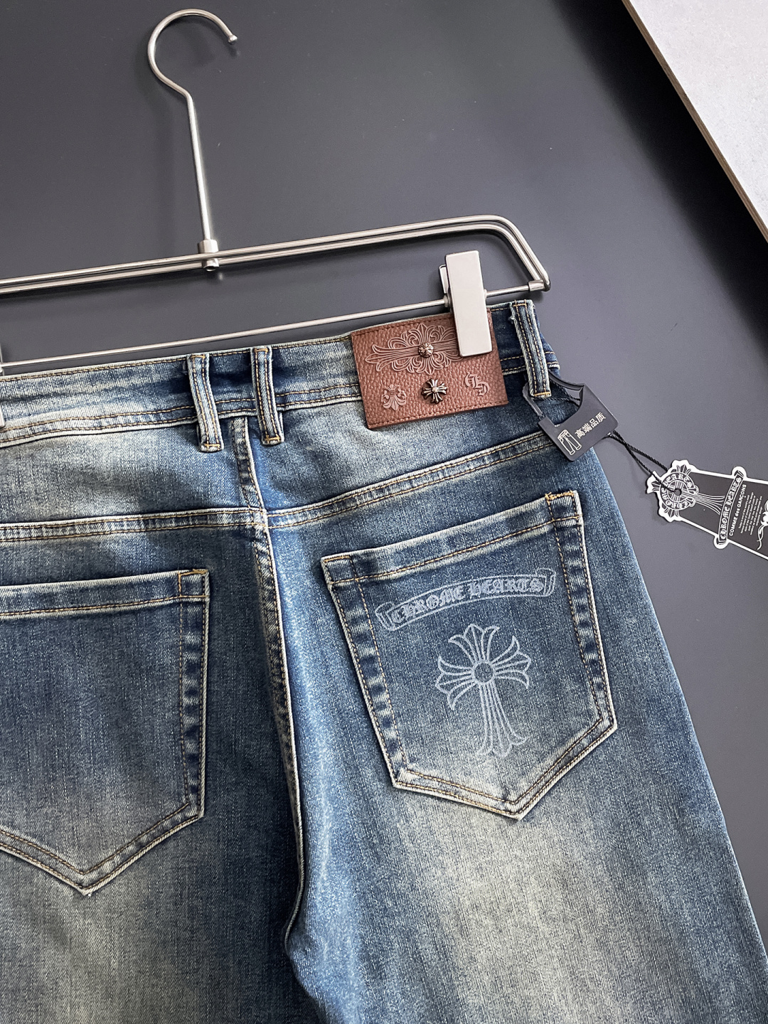 克罗心 男士丹宁牛仔裤，官宣画册海报穿搭款！ 客供高级进口的丹宁原色面料，特选日本冈山纯正13oz 盎司