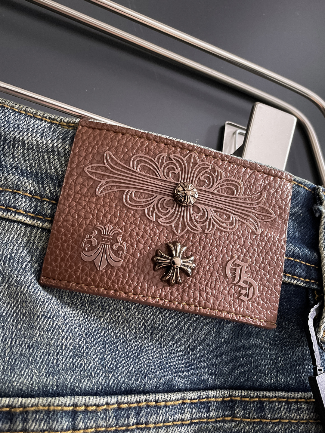 克罗心 男士丹宁牛仔裤，官宣画册海报穿搭款！ 客供高级进口的丹宁原色面料，特选日本冈山纯正13oz 盎司