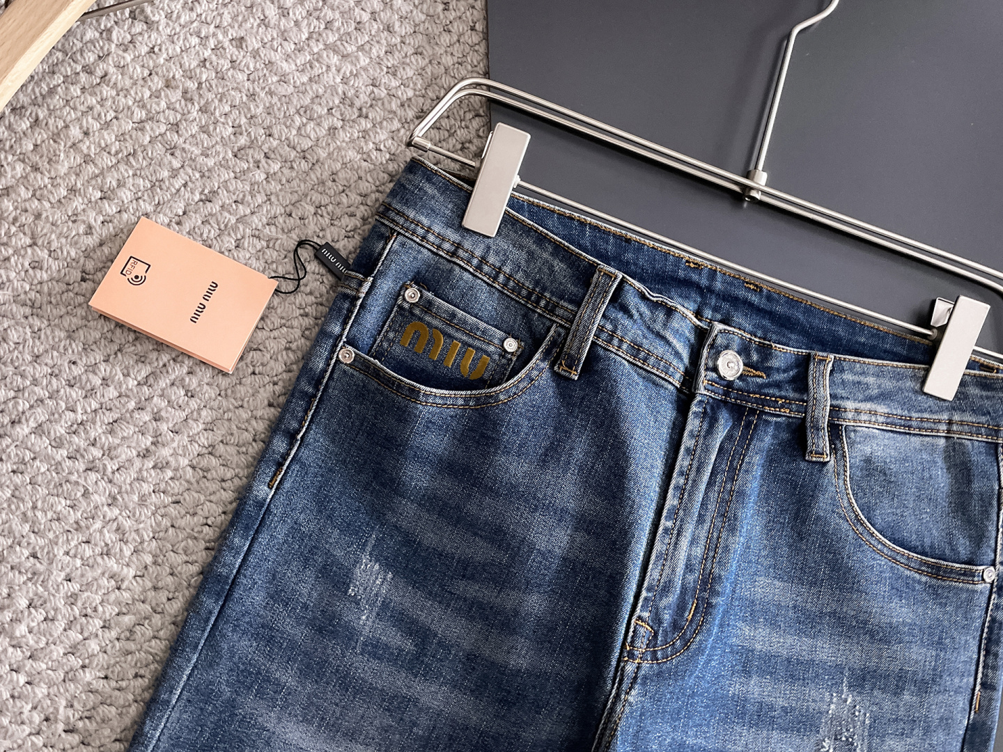 miu miu 男士丹宁牛仔裤，官宣画册海报穿搭款！ 客供高级进口的丹宁原色面料，特选日本冈山纯正13o