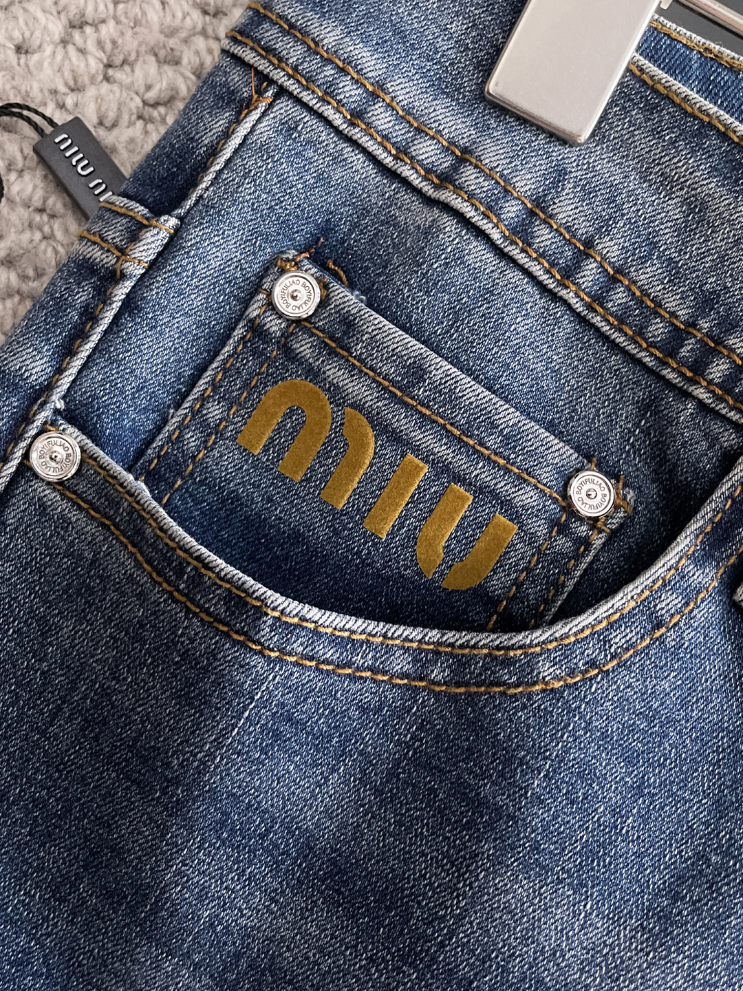 miu miu 男士丹宁牛仔裤，官宣画册海报穿搭款！ 客供高级进口的丹宁原色面料，特选日本冈山纯正13o