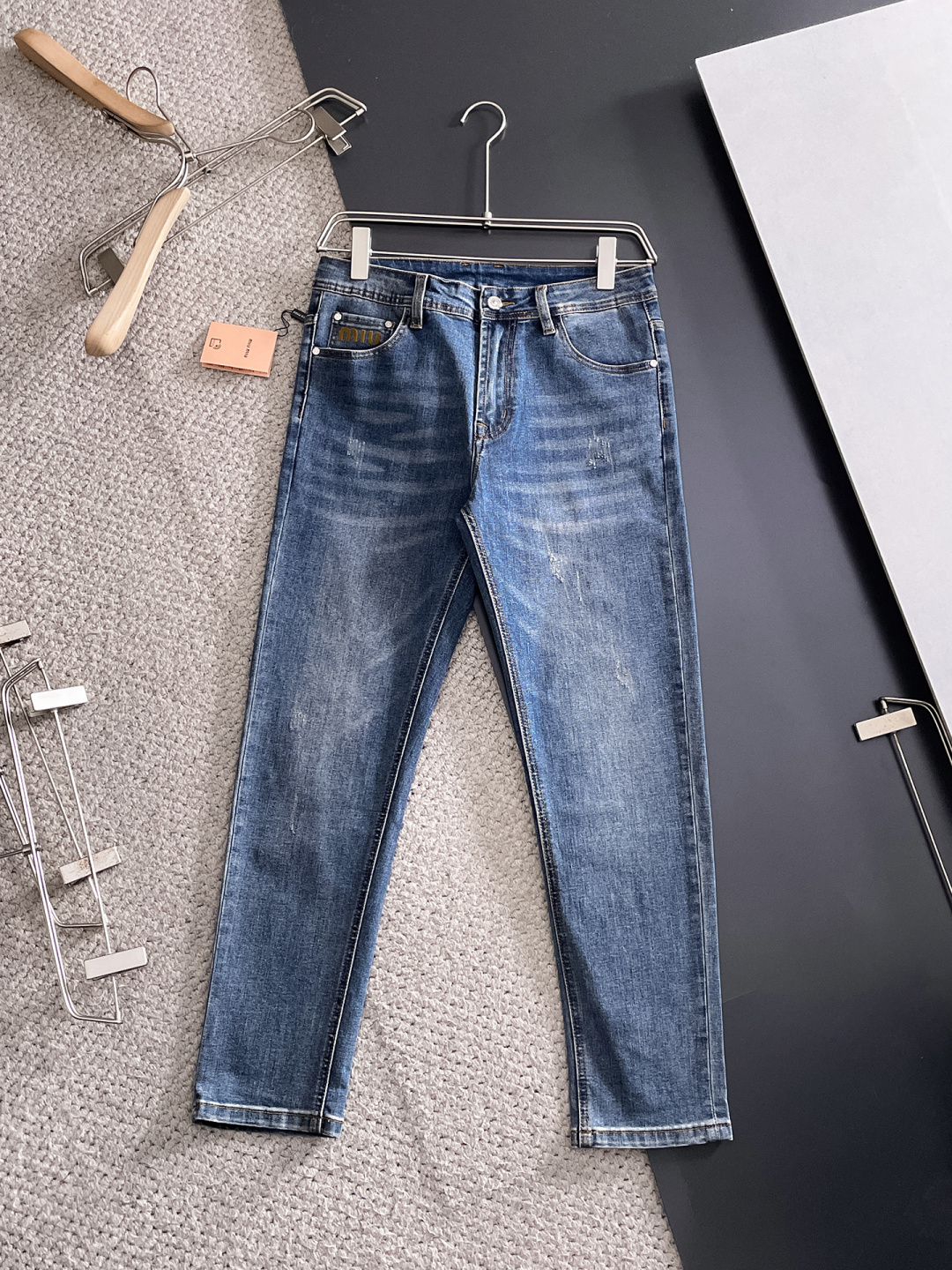 miu miu 男士丹宁牛仔裤，官宣画册海报穿搭款！ 客供高级进口的丹宁原色面料，特选日本冈山纯正13o