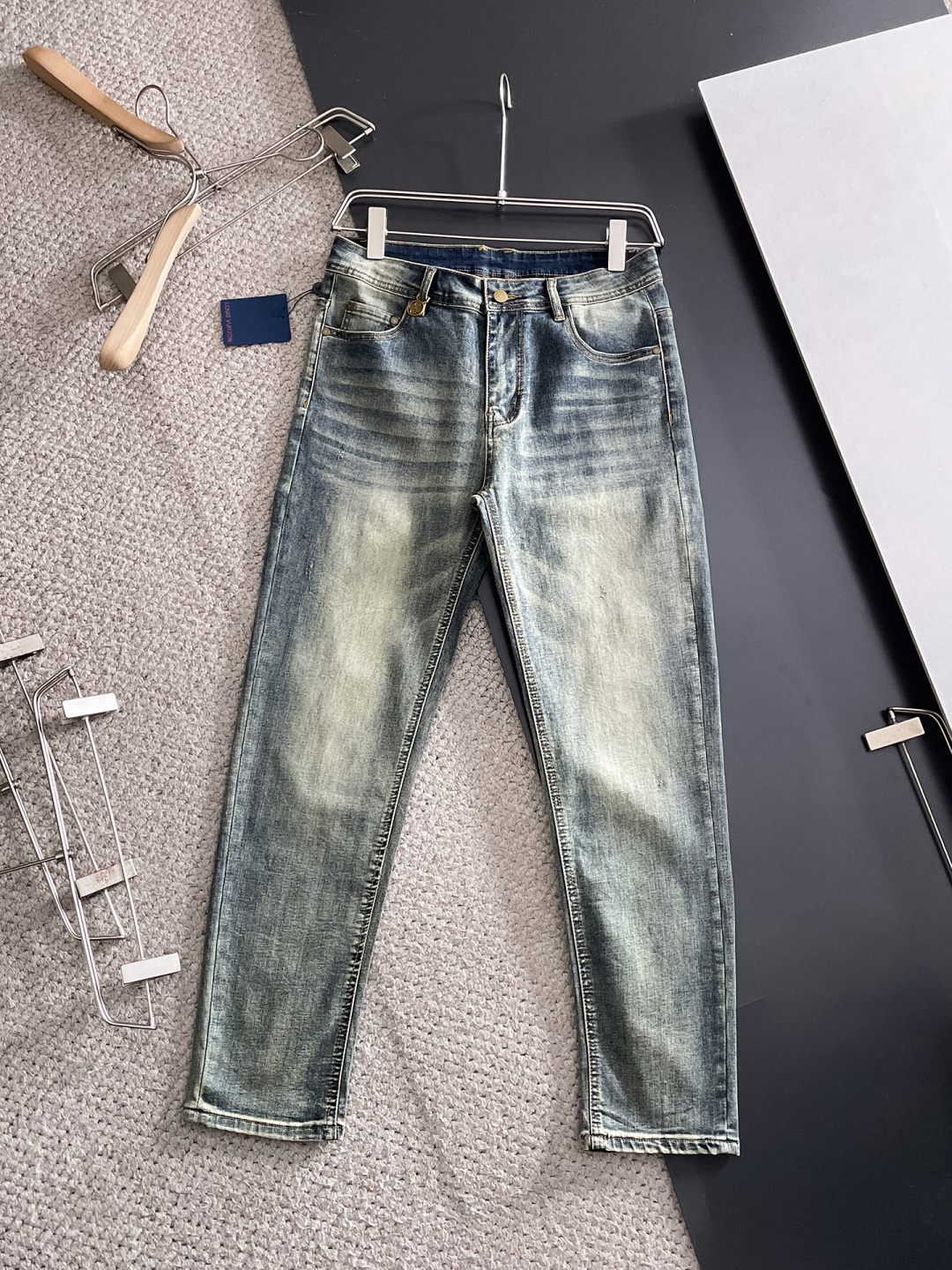 LV 男士丹宁牛仔裤，官宣画册海报穿搭款！ 客供高级进口的丹宁原色面料，特选日本冈山纯正13oz 盎司牛