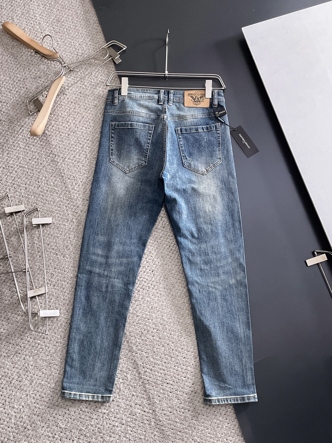 Armani 阿玛尼 男士丹宁牛仔裤，官宣画册海报穿搭款！ 客供高级进口的丹宁原色面料，特选日本冈山纯正