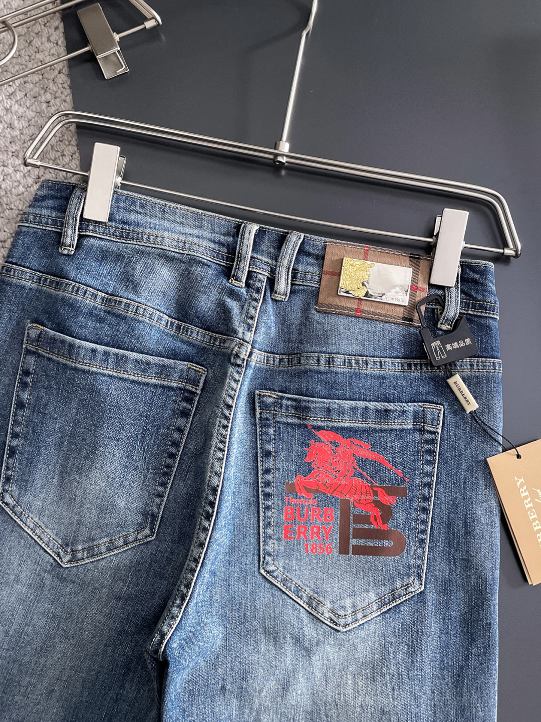 Burberry 巴宝莉 男士丹宁牛仔裤，官宣画册海报穿搭款！ 客供高级进口的丹宁原色面料，特选日本冈山