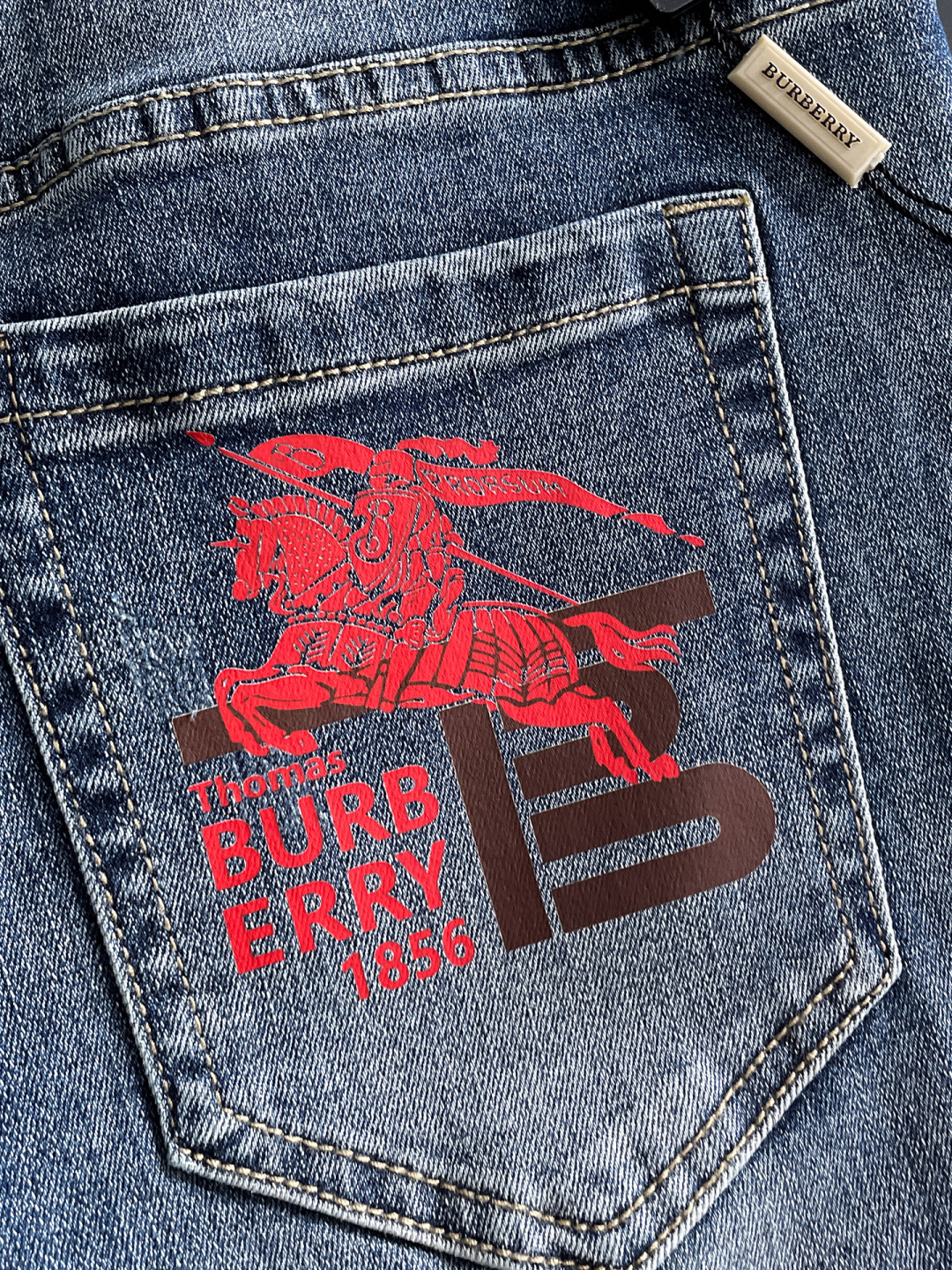 Burberry 巴宝莉 男士丹宁牛仔裤，官宣画册海报穿搭款！ 客供高级进口的丹宁原色面料，特选日本冈山