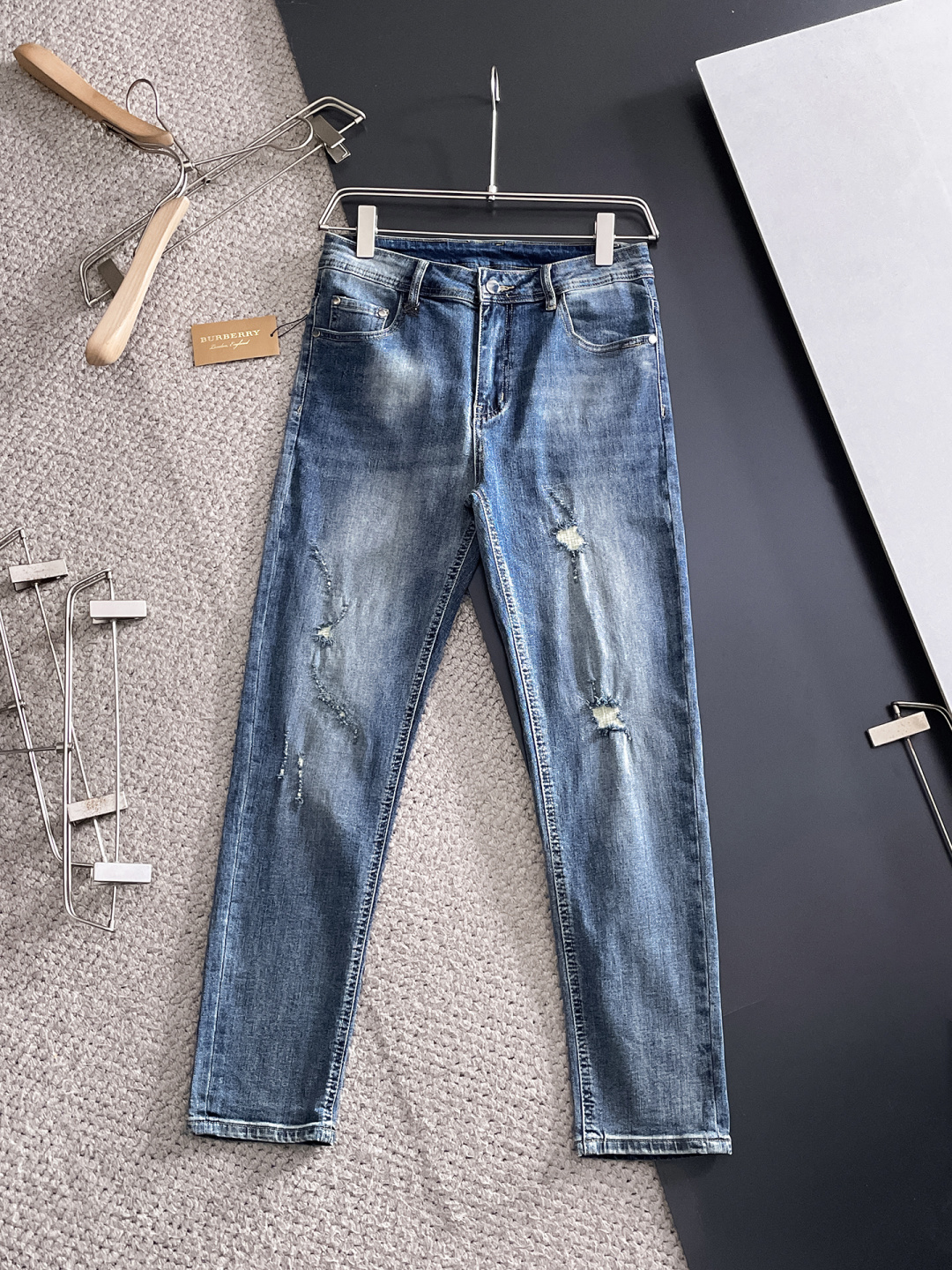 Burberry 巴宝莉 男士丹宁牛仔裤，官宣画册海报穿搭款！ 客供高级进口的丹宁原色面料，特选日本冈山