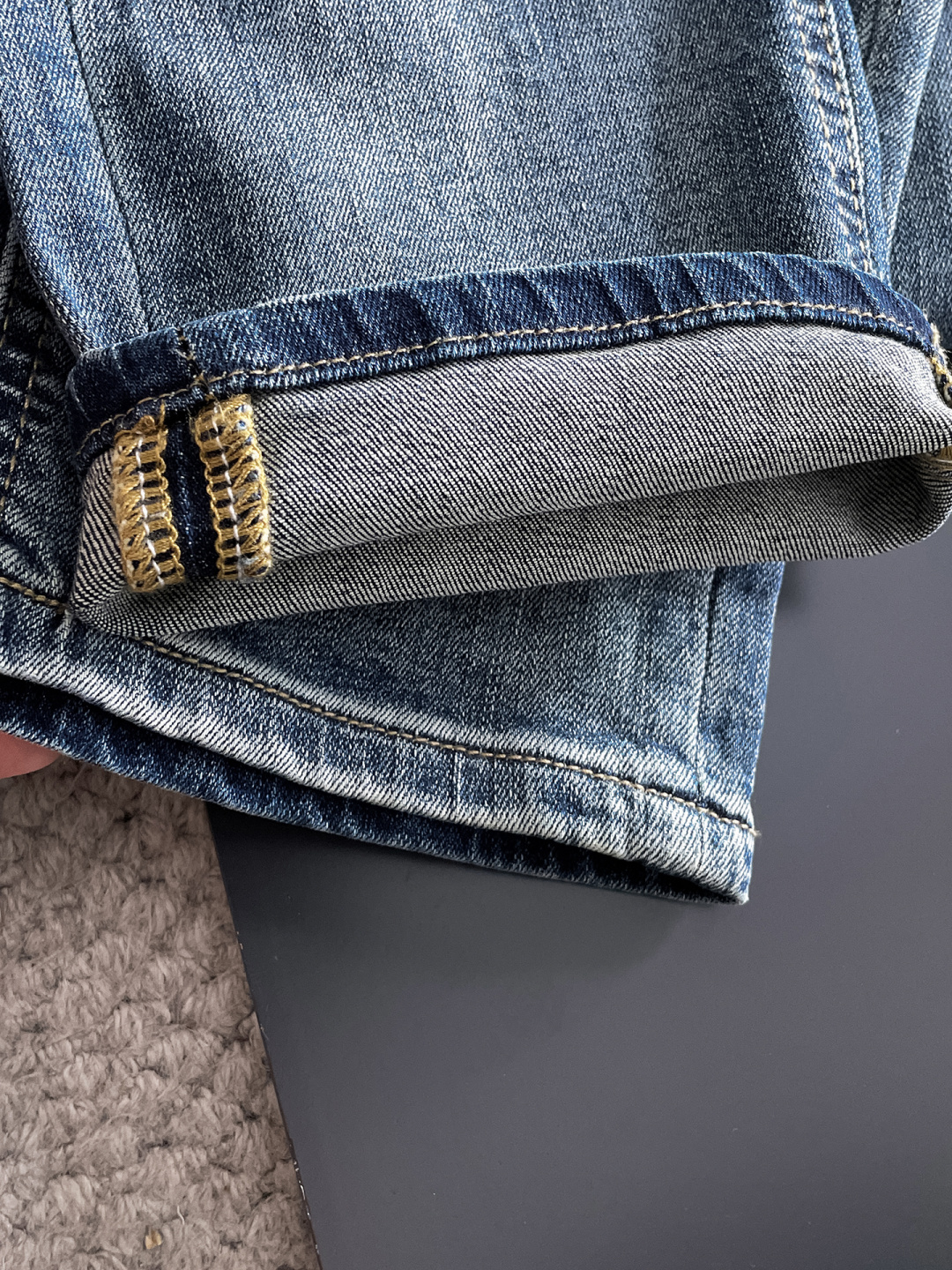 Burberry 巴宝莉 男士丹宁牛仔裤，官宣画册海报穿搭款！ 客供高级进口的丹宁原色面料，特选日本冈山