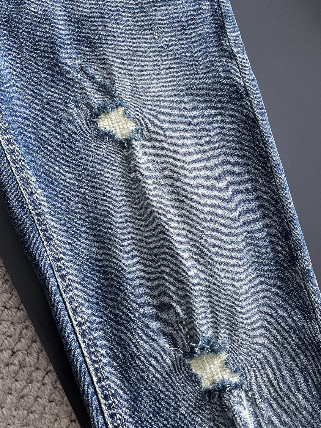 Burberry 巴宝莉 男士丹宁牛仔裤，官宣画册海报穿搭款！ 客供高级进口的丹宁原色面料，特选日本冈山