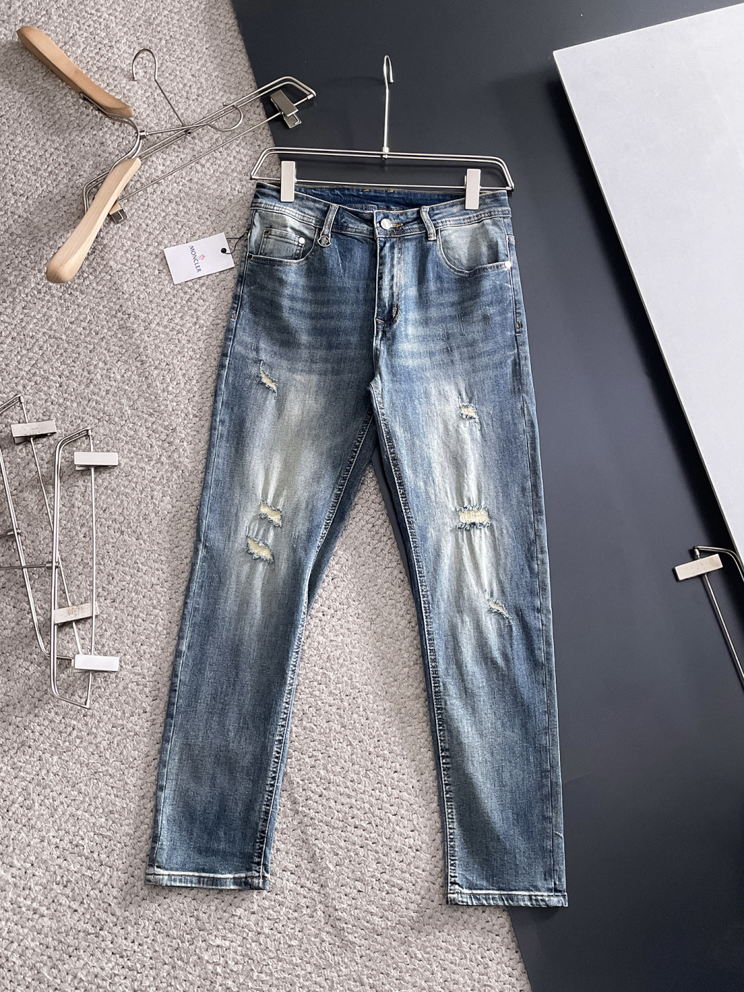 蒙口 男士丹宁牛仔裤，官宣画册海报穿搭款！ 客供高级进口的丹宁原色面料，特选日本冈山纯正13oz 盎司牛