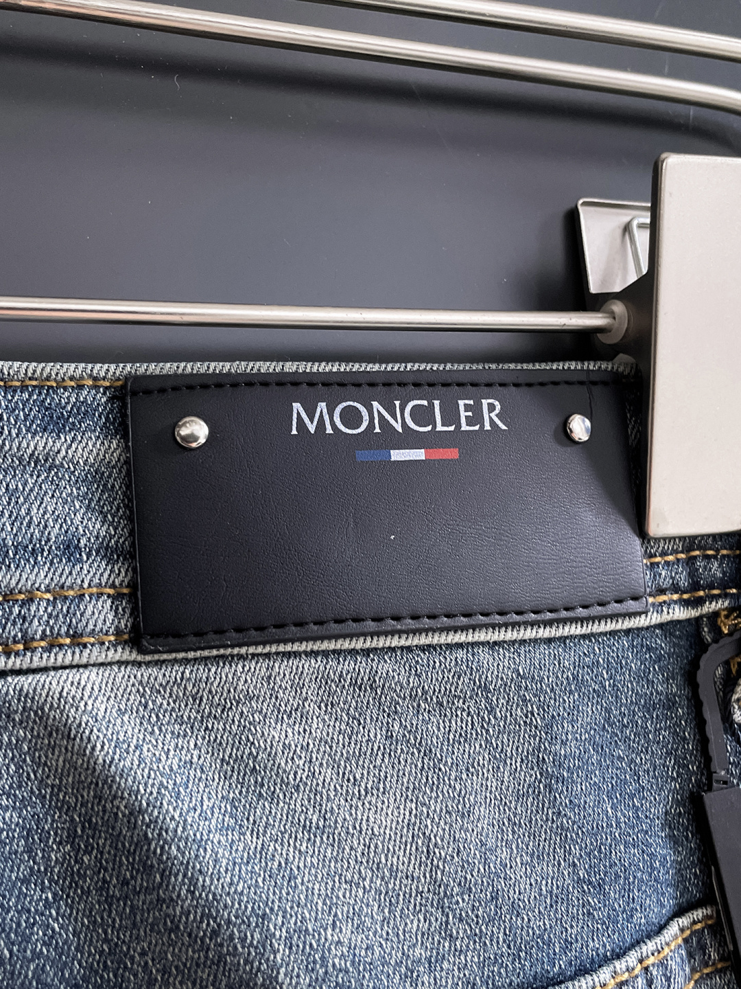 蒙口 男士丹宁牛仔裤，官宣画册海报穿搭款！ 客供高级进口的丹宁原色面料，特选日本冈山纯正13oz 盎司牛