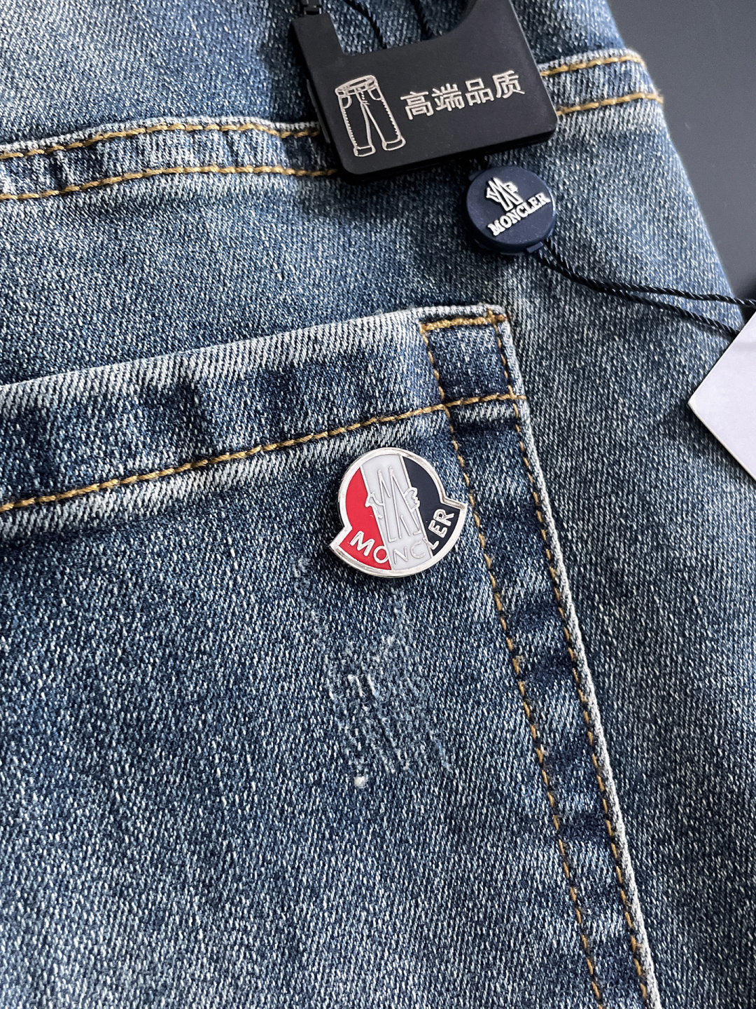 蒙口 男士丹宁牛仔裤，官宣画册海报穿搭款！ 客供高级进口的丹宁原色面料，特选日本冈山纯正13oz 盎司牛