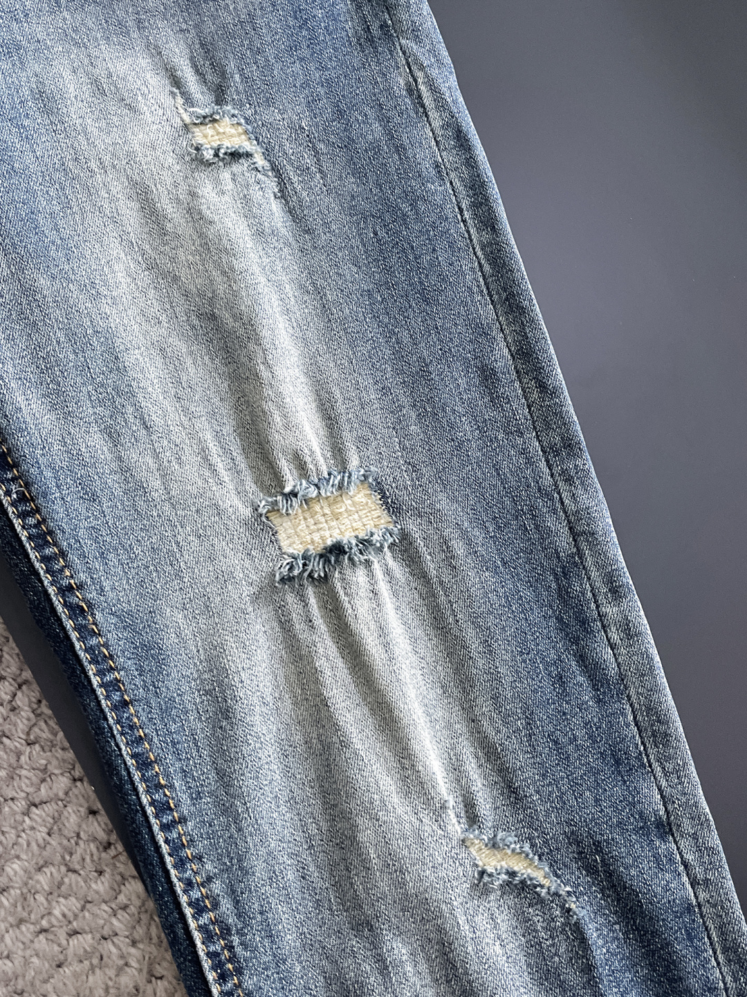 蒙口 男士丹宁牛仔裤，官宣画册海报穿搭款！ 客供高级进口的丹宁原色面料，特选日本冈山纯正13oz 盎司牛