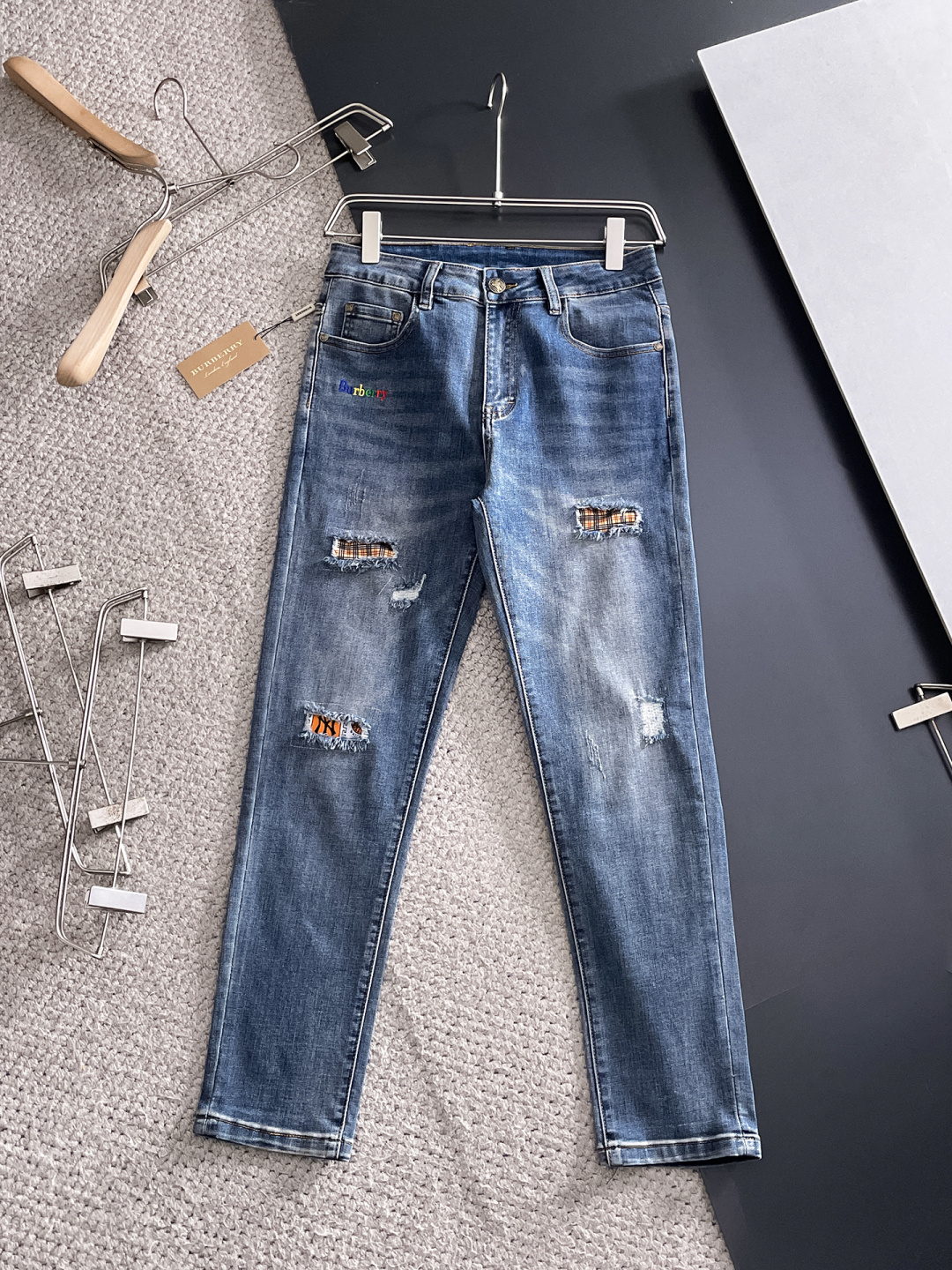 Burberry 巴宝莉 男士丹宁牛仔裤，官宣画册海报穿搭款！ 客供高级进口的丹宁原色面料，特选日本冈山