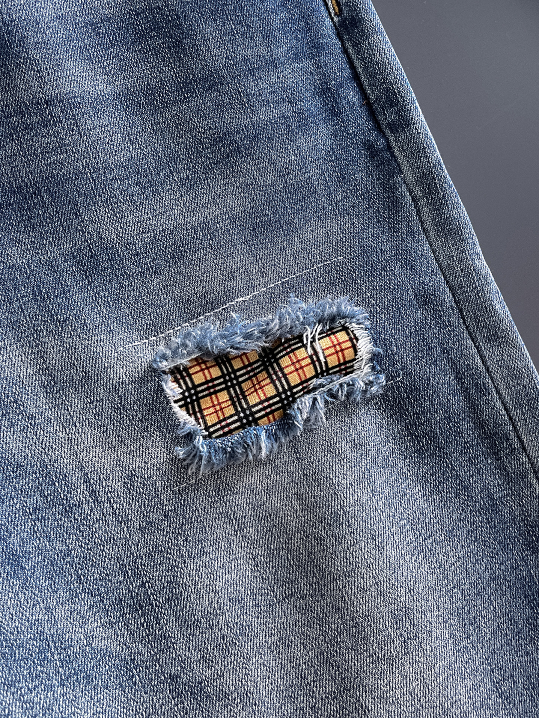 Burberry 巴宝莉 男士丹宁牛仔裤，官宣画册海报穿搭款！ 客供高级进口的丹宁原色面料，特选日本冈山