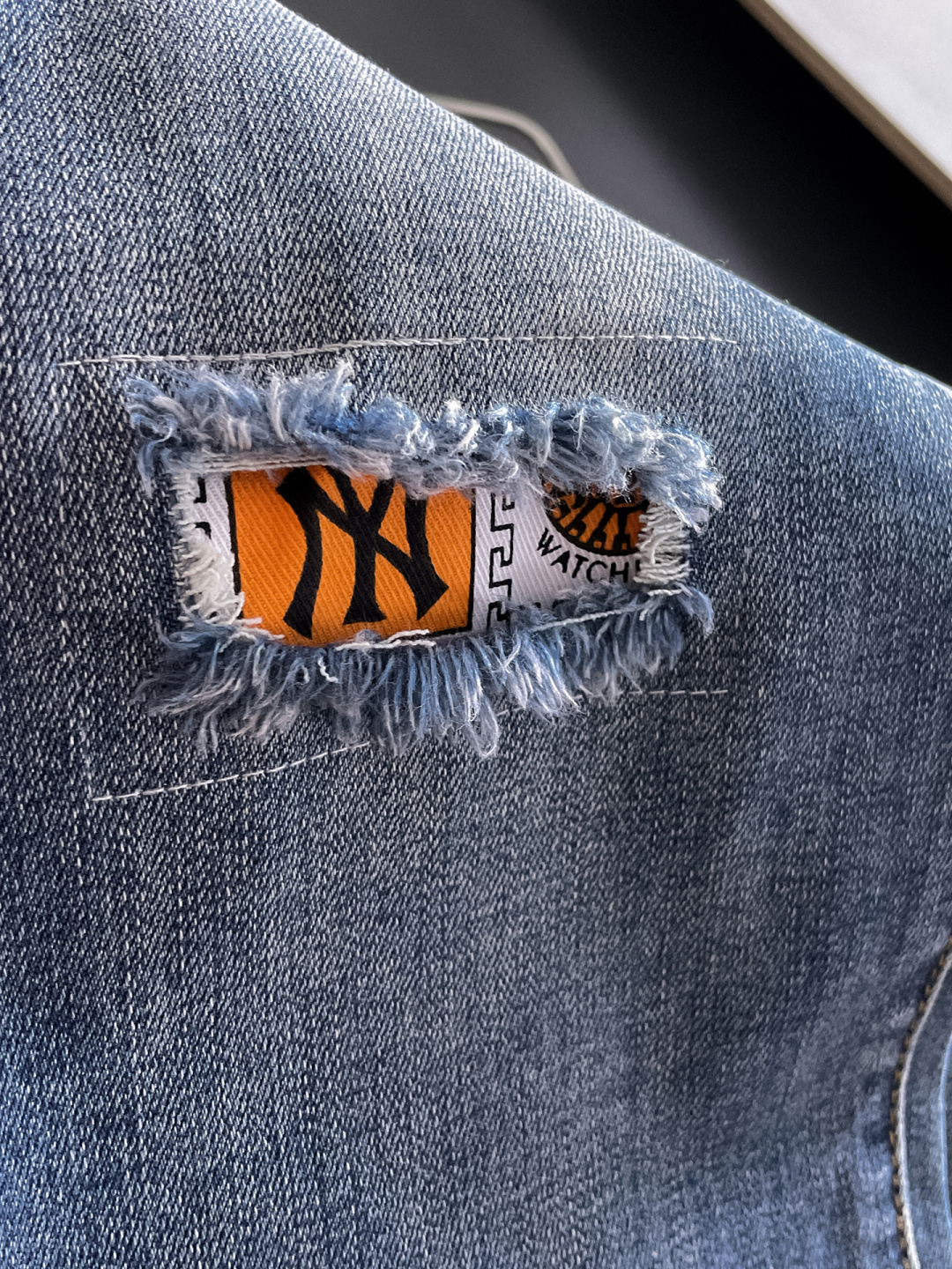 Burberry 巴宝莉 男士丹宁牛仔裤，官宣画册海报穿搭款！ 客供高级进口的丹宁原色面料，特选日本冈山