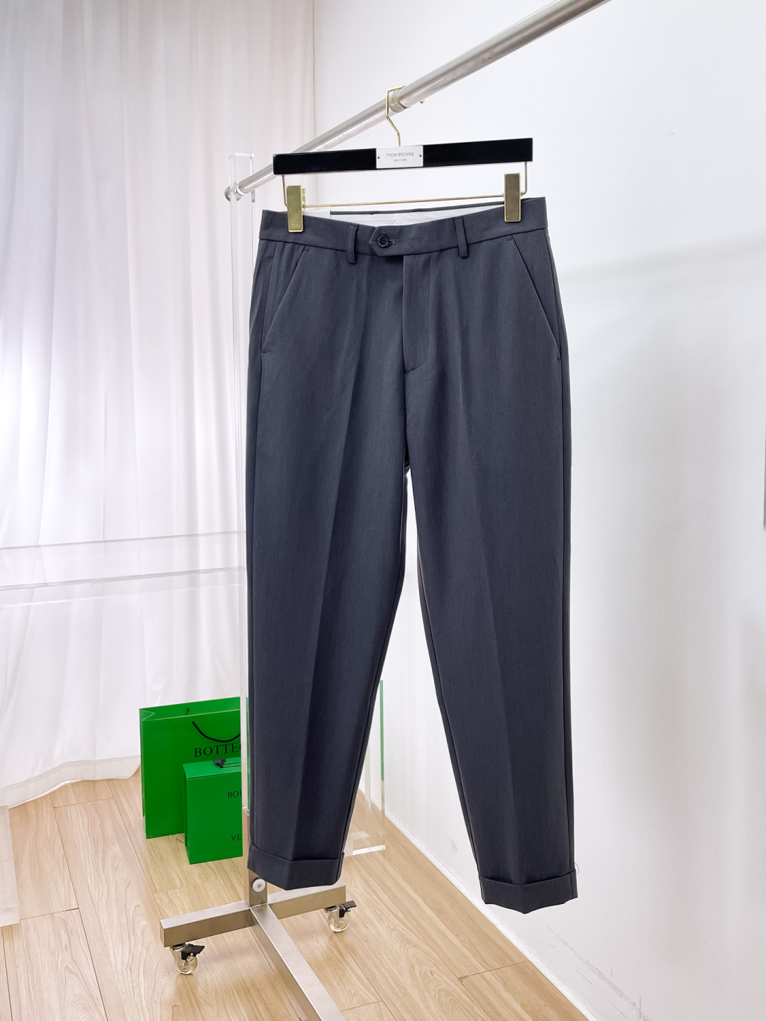 NO:644653,Dior Dior casual pants and trousers 2025SS autumn and winter new style, special fabric for advanced custom pants, customized original hardware, heavy craftsmanship, fine turning and wiring, customized fabric, soft and comfortable, significant texture, exquisite accessories, great upper body effect, complete three standards, standard size 29-36, no 35,, dior, dior, alexander wang19860909Dior 迪奥 休闲裤 西裤2025SS秋冬新款 高级定制裤子专用面料 定制原版五金 重工工艺打造 车工走线精细 定制面料 柔软舒适 质感显著 辅料精美 上身效果超赞 三标齐全 标准尺码29-36,无35,,dior,dior,alexander wang,Men's clothing