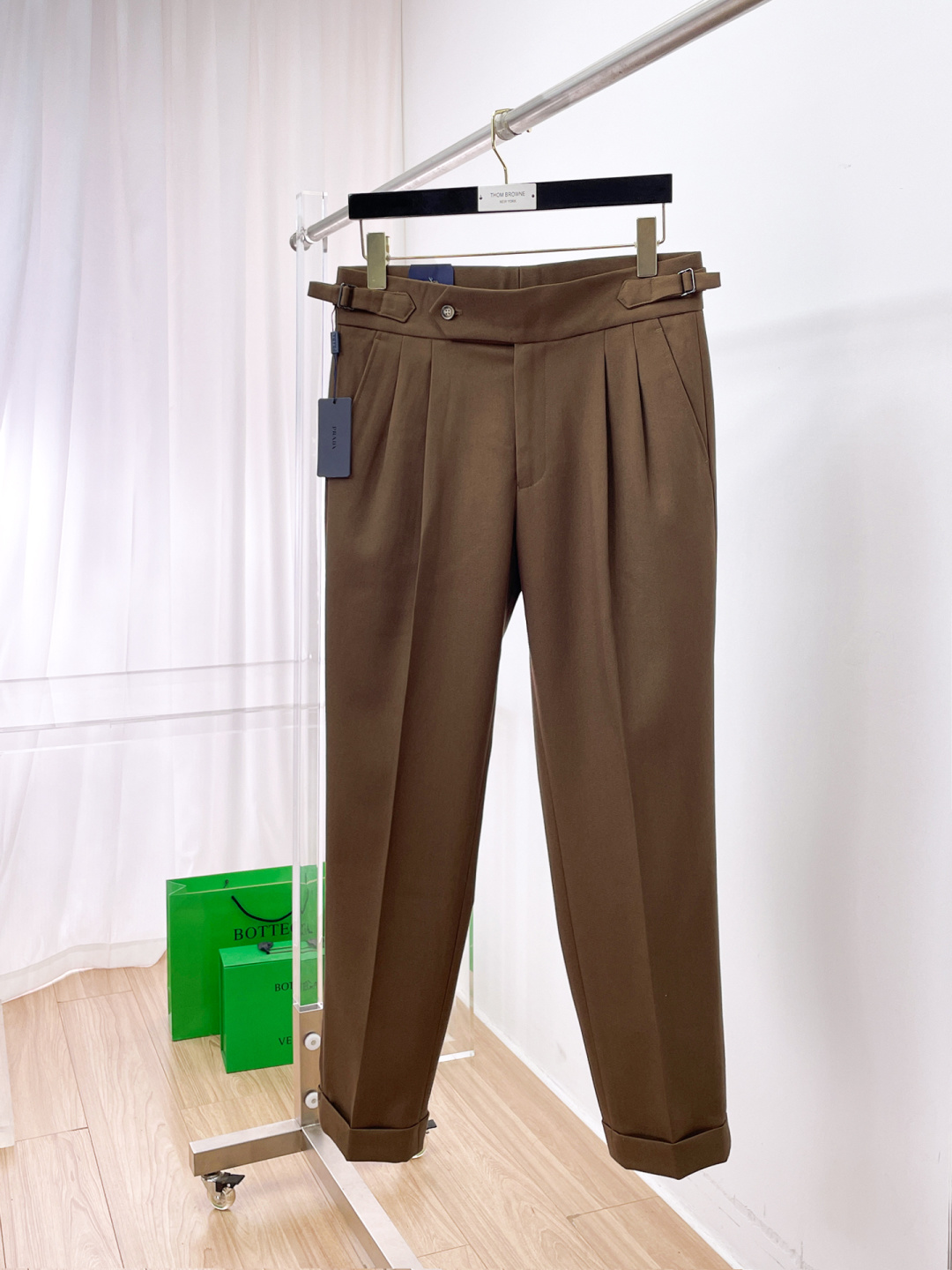 NO:644654,PRADA Casual pants, trousers 2025SS autumn and winter new style, special fabric for advanced custom pants, customized original hardware, heavy craftsmanship, fine turning and wiring, customized fabric, soft and comfortable, significant texture, exquisite accessories, great upper body effect, complete three standards, standard size 29-36, no 35,, prada, prada, alexander wang19860909PRADA 普拉达 休闲裤 西裤2025SS秋冬新款 高级定制裤子专用面料 定制原版五金 重工工艺打造 车工走线精细 定制面料 柔软舒适 质感显著 辅料精美 上身效果超赞 三标齐全 标准尺码29-36,无35,,prada,prada,alexander wang,Men's clothing