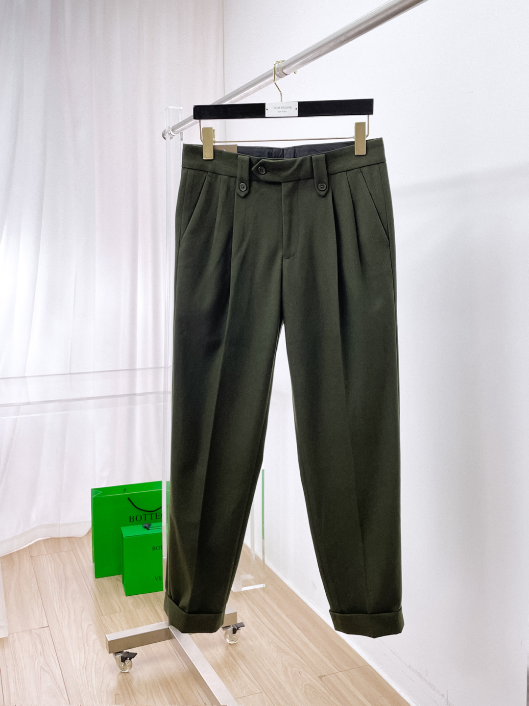 NO:644652,LP Casual Pants, Western Pants 2025SS Autumn and Winter New Style, Special Fabric for Advanced Customized Pants, Customized Original Hardware, Heavy Craftsmanship, Fine Turning, Customized Fabric, Soft and Comfortable, Remarkable Texture, Exquisite Accessories, Excellent Upper Body Effect, Complete Three Standards, Standard Sizes 29-36, No 35,,loro piana,alexander wang19860909LP 休闲裤 西裤2025SS秋冬新款 高级定制裤子专用面料 定制原版五金 重工工艺打造 车工走线精细 定制面料 柔软舒适 质感显著 辅料精美 上身效果超赞 三标齐全 标准尺码29-36,无35,,loro piana,alexander wang,Men's clothing