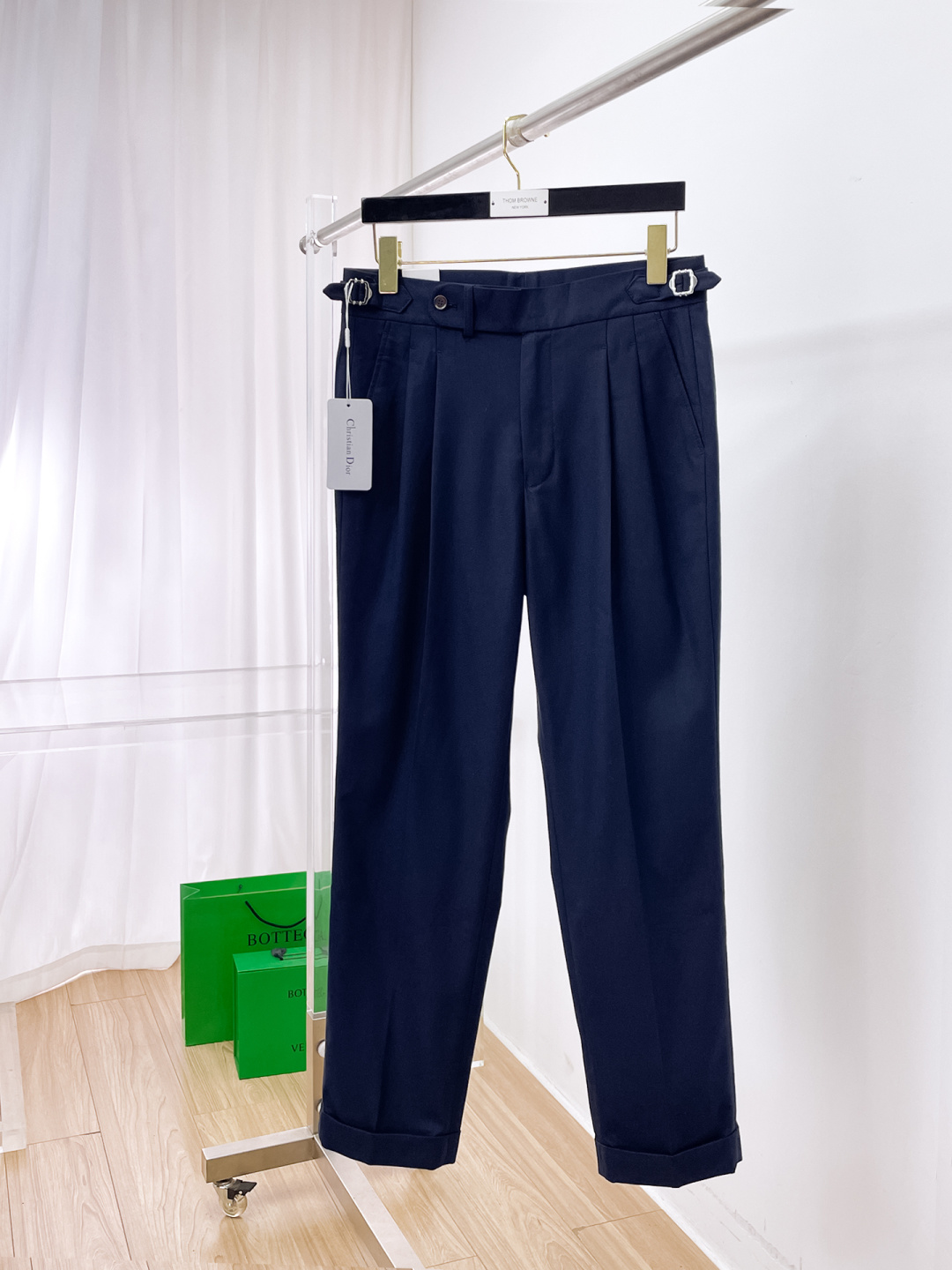 NO:644632,Dior Dior casual pants and trousers 2025SS autumn and winter new style, special fabric for advanced custom pants, customized original hardware, heavy craftsmanship, fine turning and wiring, customized fabric, soft and comfortable, significant texture, exquisite accessories, great upper body effect, complete three standards, standard size 29-36, no 35,, dior, dior, alexander wang19860909Dior 迪奥 休闲裤 西裤2025SS秋冬新款 高级定制裤子专用面料 定制原版五金 重工工艺打造 车工走线精细 定制面料 柔软舒适 质感显著 辅料精美 上身效果超赞 三标齐全 标准尺码29-36,无35,,dior,dior,alexander wang,Men's clothing