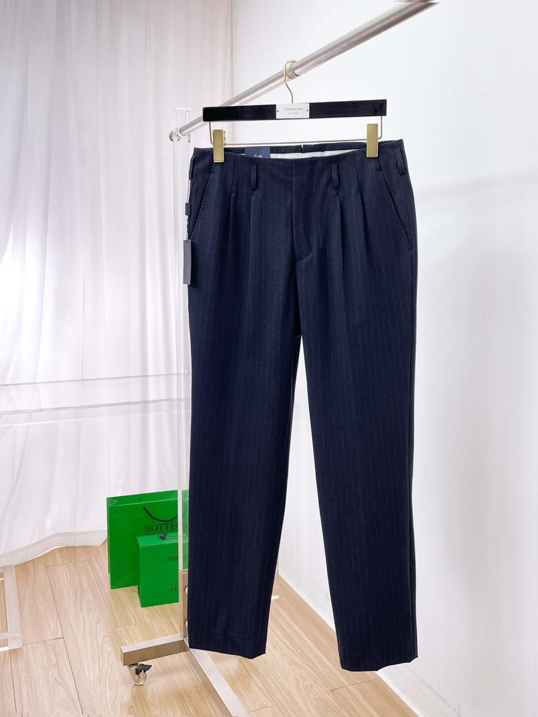 NO:644635,PRADA Casual pants, trousers 2025SS autumn and winter new style, special fabric for advanced custom pants, customized original hardware, heavy craftsmanship, fine turning and wiring, customized fabric, soft and comfortable, significant texture, exquisite accessories, great upper body effect, complete three standards, standard size 29-36, no 35,, prada, prada, alexander wang19860909PRADA 普拉达 休闲裤 西裤2025SS秋冬新款 高级定制裤子专用面料 定制原版五金 重工工艺打造 车工走线精细 定制面料 柔软舒适 质感显著 辅料精美 上身效果超赞 三标齐全 标准尺码29-36,无35,,prada,prada,alexander wang,Men's clothing