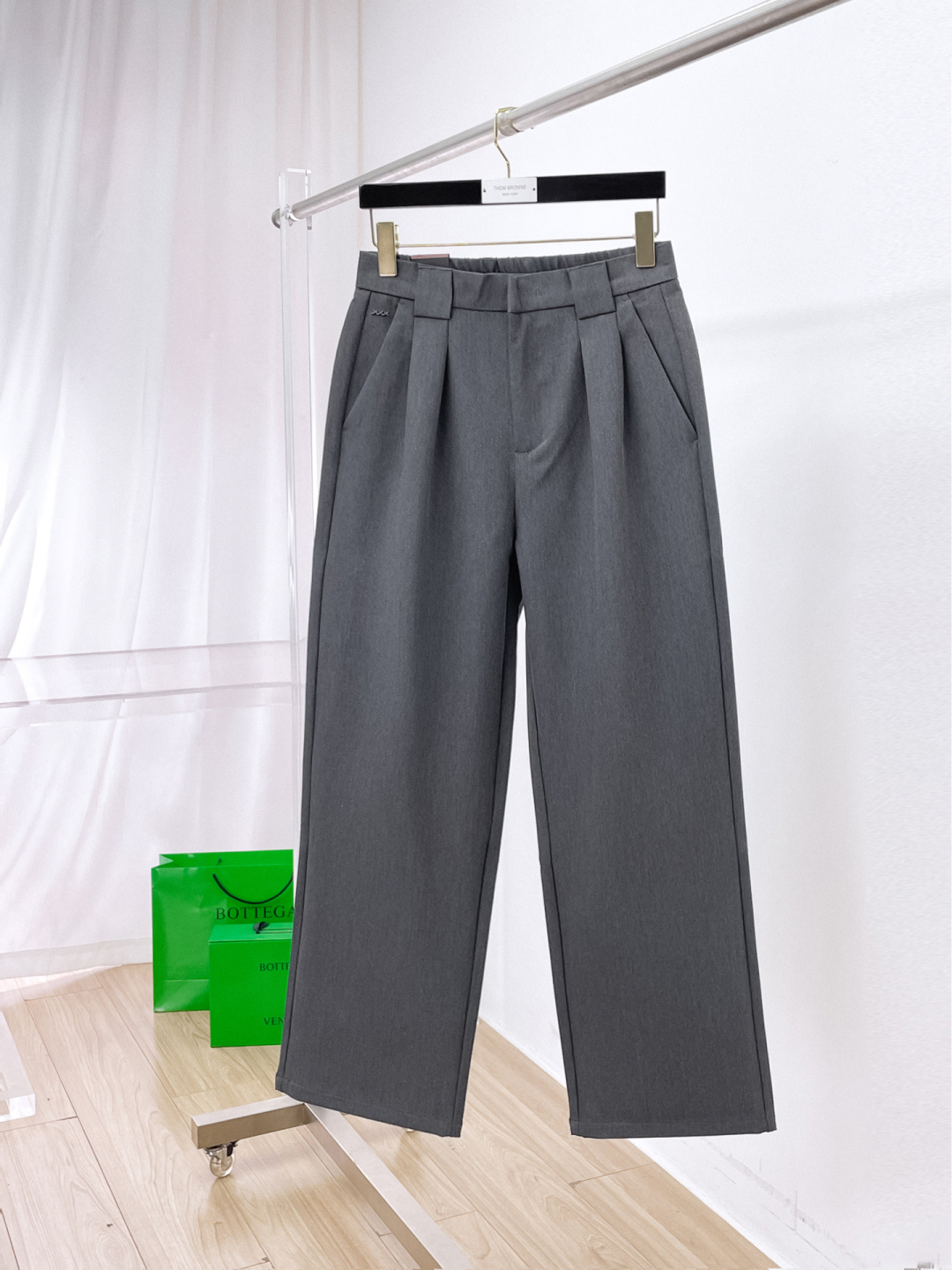 NO:655727,Ermenegildo Zegna’s latest 2025 wide-leg casual pants!  Full condition!  !  Customized exclusive corduroy fabric tailoring!  The upper body is comfortable and breathable, not stiff, and has a rich three-dimensional feel overall. It is a quality export order that meets the simple needs of commuters. The upper body effect is very good, slimming, and not picky about the figure. The fabric workmanship... is impeccable. Only good craftsmanship and good fabrics can make you wear a good taste. It is a must-have item for everyone!  Size S—2XL,,zegna,alexander wang19860909杰尼亚 2025最新宽裤脚休闲裤！全品相！！定制专属灯芯绒面料剪裁！上身舒适透气,不僵硬,整体有着丰富的立体感,品质出口订单,满足通勤人们对于着装的简约需求,上身效果很好,显瘦,不挑剔身材.面料做工....无可挑剔,好工艺好面料才能穿出好品味一款,人手必备单品！尺码S—2XL,,zegna,alexander wang,Men's clothing