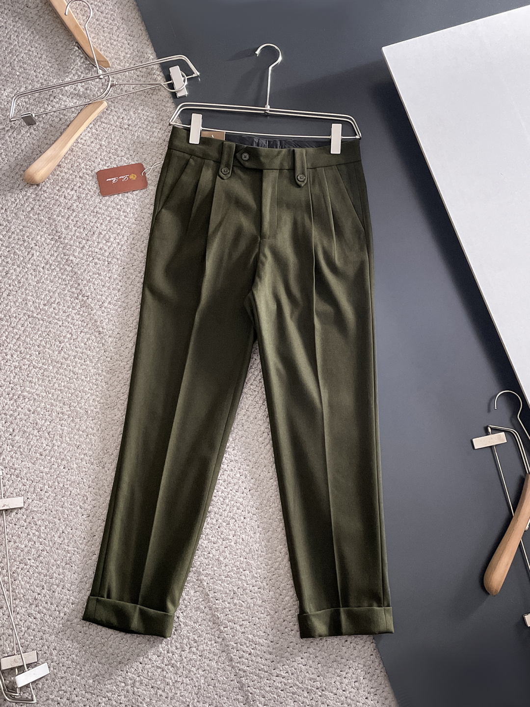NO:683961,LP Casual Pants, Western Pants 2025SS Autumn and Winter New Style, Special Fabric for Advanced Customized Pants, Customized Original Hardware, Heavy Craftsmanship, Fine Lathe Lines, Customized Fabric, Soft and Comfortable, Remarkable Texture, Exquisite Accessories, Excellent Upper Body Effect, Complete Three Standards, Standard Sizes 29-36, No 35,, loro piana,19860909LP 休闲裤 西裤2025SS秋冬新款 高级定制裤子专用面料 定制原版五金 重工工艺打造 车工走线精细 定制面料 柔软舒适 质感显著 辅料精美 上身效果超赞 三标齐全 标准尺码29-36,无35,,loro piana,,Men's clothing