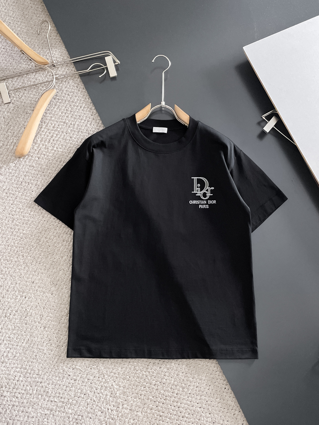 NO:761491,Dior Dior 2026ss new style, super attractive and stylish, first in the industry, creating high-end urban casual sports style, the upper body can carry all styles and combinations, same style for men and women, size S-2XL,, dior, dior,19860909Dior 迪奥 2026ss新款 超级耐看有型 业内首发,打造高端都市休闲运动风格,上身可以承载一切的风格搭配,男女同款 码数S-2XL,,dior,dior,,Men's clothing