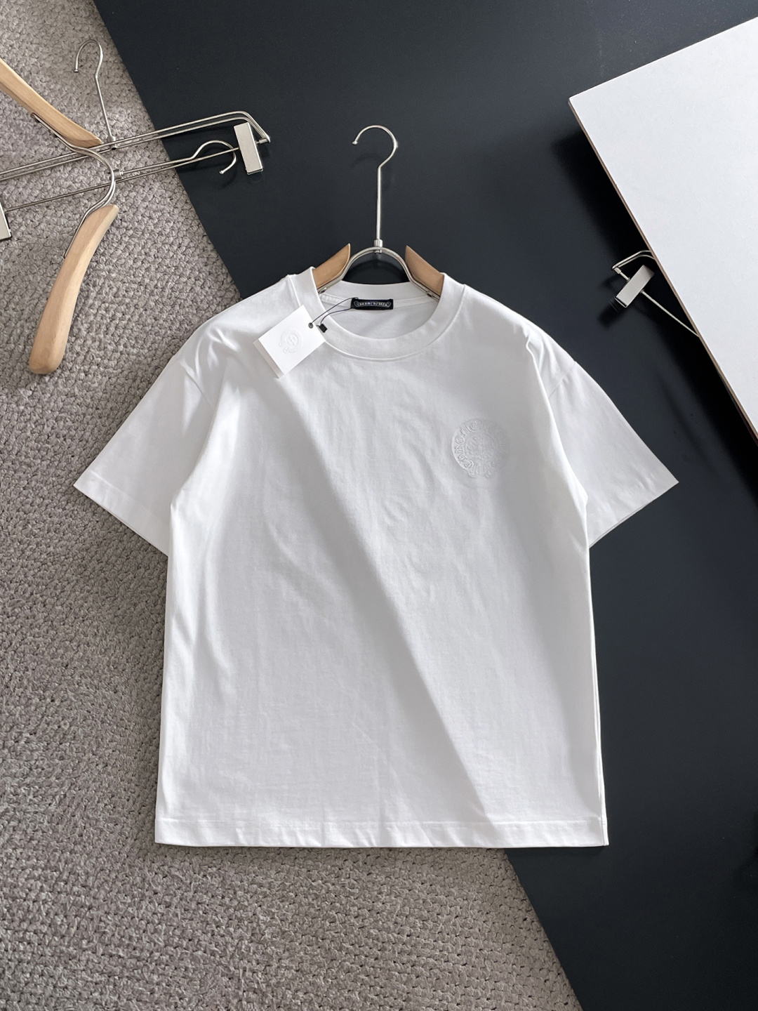 NO:761475,Chrome Hearts 2026ss new style, super attractive and stylish, first in the industry, creating a high-end urban casual sports style, the upper body can carry all styles and combinations, same style for men and women, size S-2XL,, chrome hearts,19860909克罗心 2026ss新款 超级耐看有型 业内首发,打造高端都市休闲运动风格,上身可以承载一切的风格搭配,男女同款 码数S-2XL,,chrome hearts,,Men's clothing