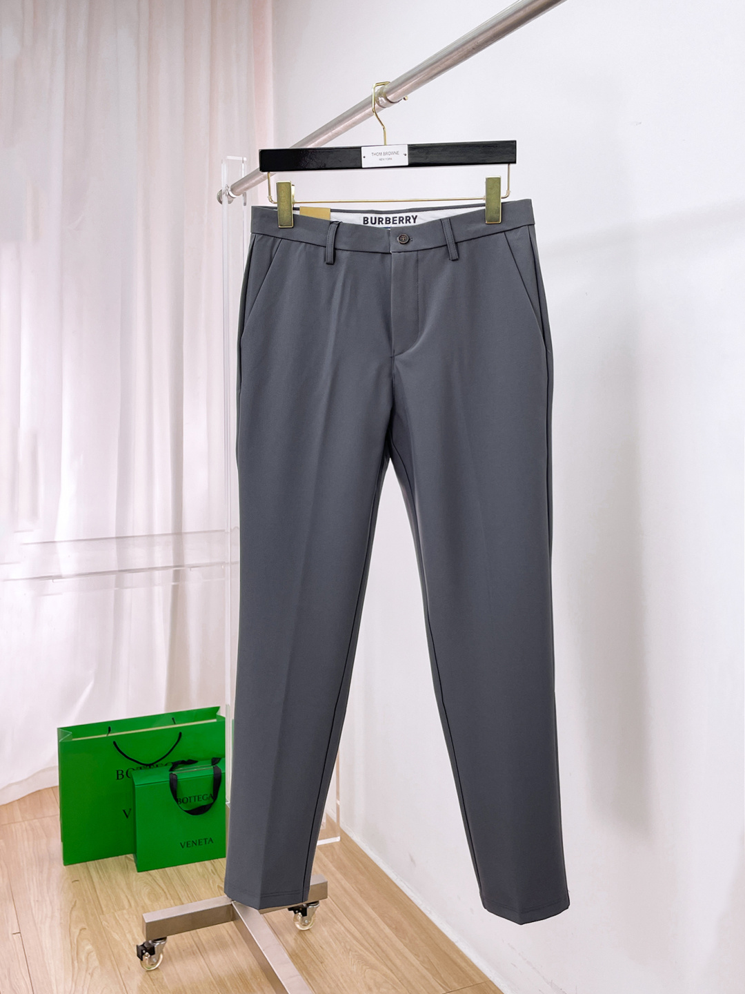 NO:777196,Burberry casual pants and trousers 2025SS autumn and winter new style, special fabric for advanced custom pants, customized original hardware, heavy craftsmanship, fine turning and routing, customized fabric, soft and comfortable, significant texture, exquisite accessories, great upper body effect, complete three standards, standard size 29-38, no 35,, burberry, burberry,19860909Burberry 巴宝莉 休闲裤 西裤2025SS秋冬新款 高级定制裤子专用面料 定制原版五金 重工工艺打造 车工走线精细 定制面料 柔软舒适 质感显著 辅料精美 上身效果超赞 三标齐全 标准尺码29-38,无35,,burberry,burberry,,Men's clothing