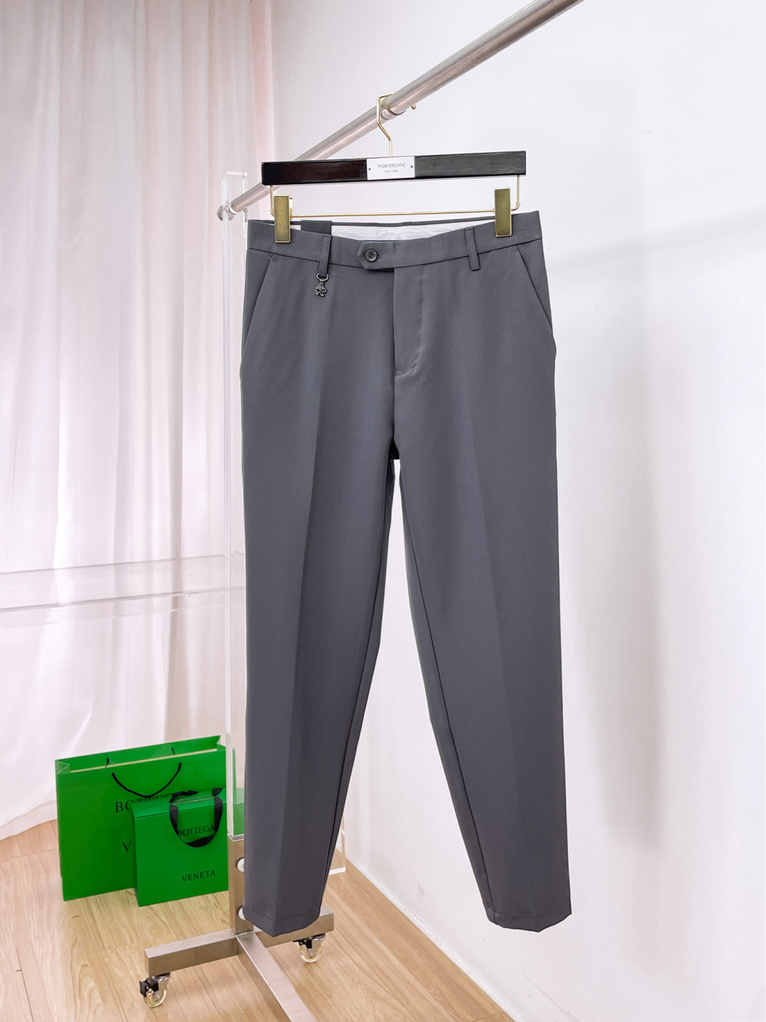 NO:777211,PRADA Casual pants, trousers 2025SS autumn and winter new style, special fabric for advanced custom pants, customized original hardware, heavy craftsmanship, fine turning and routing, customized fabric, soft and comfortable, significant texture, exquisite accessories, great upper body effect, complete three standards, standard size 29-38, no 35,, prada, prada,19860909PRADA 普拉达 休闲裤 西裤2025SS秋冬新款 高级定制裤子专用面料 定制原版五金 重工工艺打造 车工走线精细 定制面料 柔软舒适 质感显著 辅料精美 上身效果超赞 三标齐全 标准尺码29-38,无35,,prada,prada,,Men's clothing