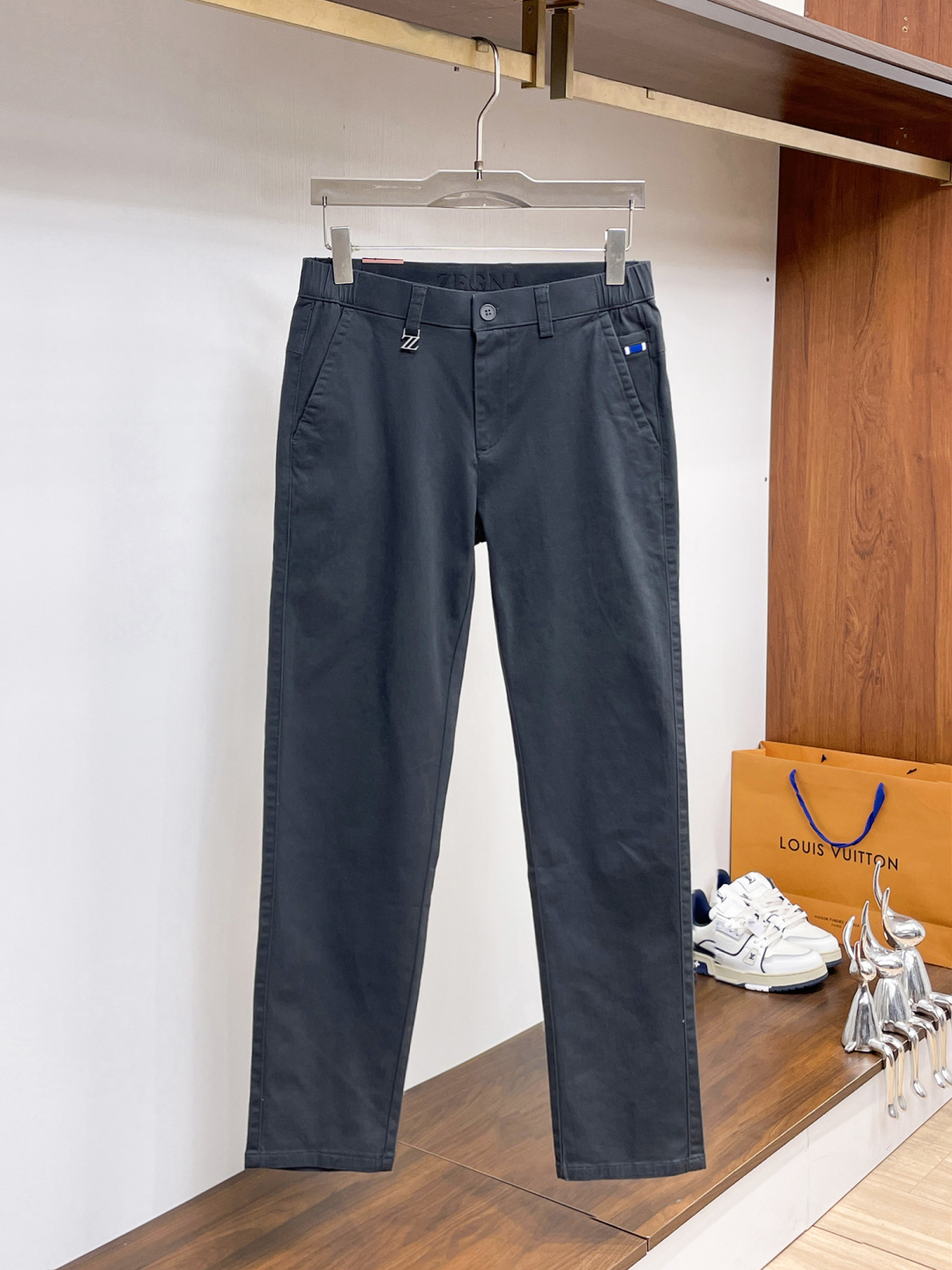 NO:846598,Zegna casual pants, trousers 2025SS autumn and winter new style, special fabric for advanced custom pants, customized original hardware, heavy craftsmanship, fine lathe routing, customized fabrics, soft and comfortable, significant texture, exquisite accessories, great upper body effect, complete three standards, standard size 29-38, no 35,,zegna,19860909杰尼亚 休闲裤 西裤2025SS秋冬新款 高级定制裤子专用面料 定制原版五金 重工工艺打造 车工走线精细 定制面料 柔软舒适 质感显著 辅料精美 上身效果超赞 三标齐全 标准尺码29-38,无35,,zegna,,Men's clothing