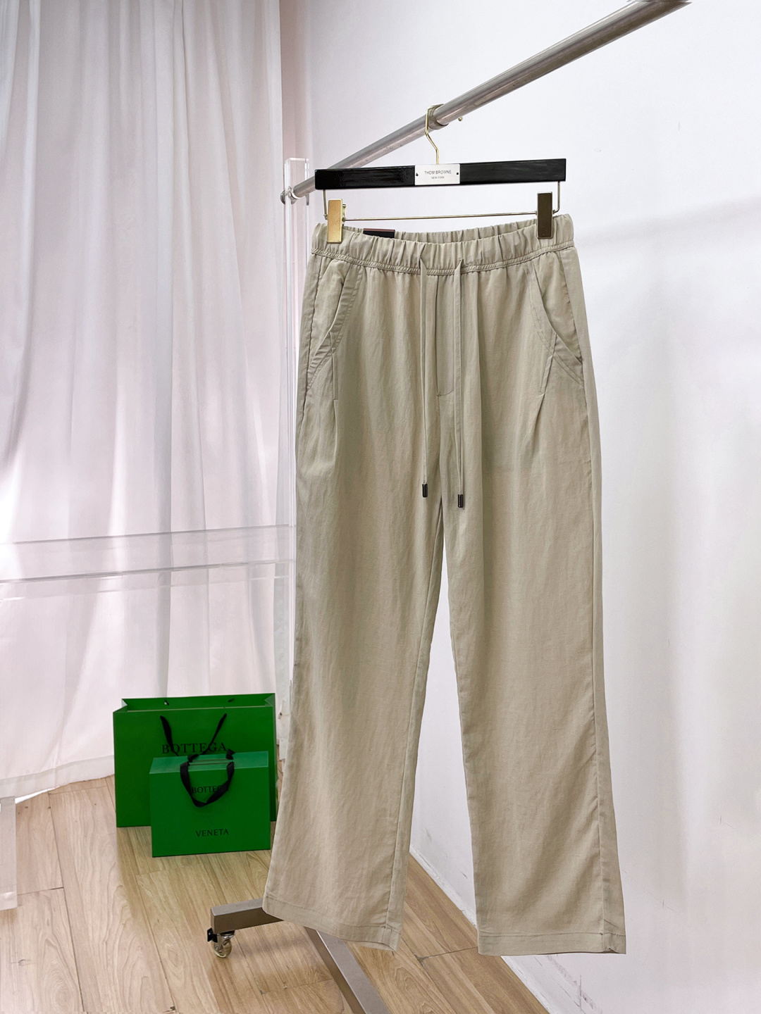 NO:863519,Zegna casual pants, trousers 2026SS autumn and winter new style, special fabric for advanced custom pants, customized original hardware, heavy craftsmanship, fine lathe wiring, customized fabric, soft and comfortable, significant texture, exquisite accessories, great upper body effect, complete three standards, standard size 29-38, no 35,,zegna,19860909杰尼亚 休闲裤 西裤2026SS秋冬新款 高级定制裤子专用面料 定制原版五金 重工工艺打造 车工走线精细 定制面料 柔软舒适 质感显著 辅料精美 上身效果超赞 三标齐全 标准尺码29-38,无35,,zegna,,Men's clothing