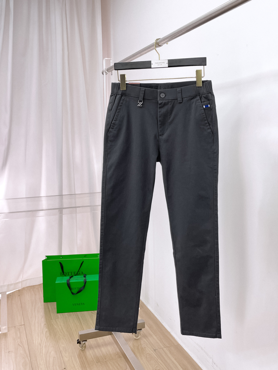 NO:863541,Zegna casual pants, trousers 2026SS autumn and winter new style, special fabric for advanced custom pants, customized original hardware, heavy craftsmanship, fine lathe wiring, customized fabric, soft and comfortable, significant texture, exquisite accessories, great upper body effect, complete three standards, standard size 29-38, no 35,,zegna,19860909杰尼亚 休闲裤 西裤2026SS秋冬新款 高级定制裤子专用面料 定制原版五金 重工工艺打造 车工走线精细 定制面料 柔软舒适 质感显著 辅料精美 上身效果超赞 三标齐全 标准尺码29-38,无35,,zegna,,Men's clothing