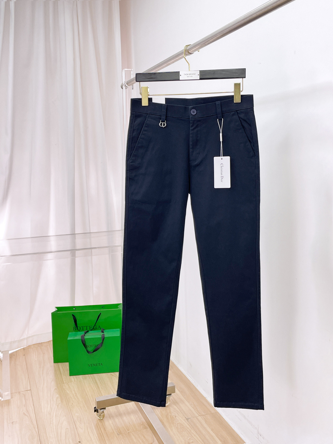 NO:863520,Dior Dior casual pants and trousers 2026SS autumn and winter new style, special fabric for advanced custom pants, customized original hardware, heavy craftsmanship, fine turning and routing, customized fabric, soft and comfortable, significant texture, exquisite accessories, great upper body effect, complete three standards, standard size 29-38, no 35,, dior, dior,19860909Dior 迪奥 休闲裤 西裤2026SS秋冬新款 高级定制裤子专用面料 定制原版五金 重工工艺打造 车工走线精细 定制面料 柔软舒适 质感显著 辅料精美 上身效果超赞 三标齐全 标准尺码29-38,无35,,dior,dior,,Men's clothing