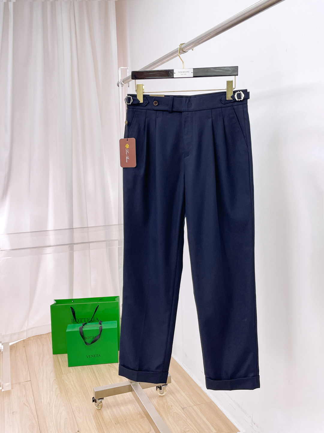 NO:863542,LP Casual Pants, Western Pants 2026SS Autumn and Winter New Style, Special Fabric for Advanced Custom Pants, Customized Original Hardware, Heavy Craftsmanship, Fine Turning, Customized Fabric, Soft and Comfortable, Remarkable Texture, Exquisite Accessories, Excellent Upper Body Effect, Complete Three Standards, Standard Sizes 29-38, No 35,, loro piana,19860909LP 休闲裤 西裤2026SS秋冬新款 高级定制裤子专用面料 定制原版五金 重工工艺打造 车工走线精细 定制面料 柔软舒适 质感显著 辅料精美 上身效果超赞 三标齐全 标准尺码29-38,无35,,loro piana,,Men's clothing