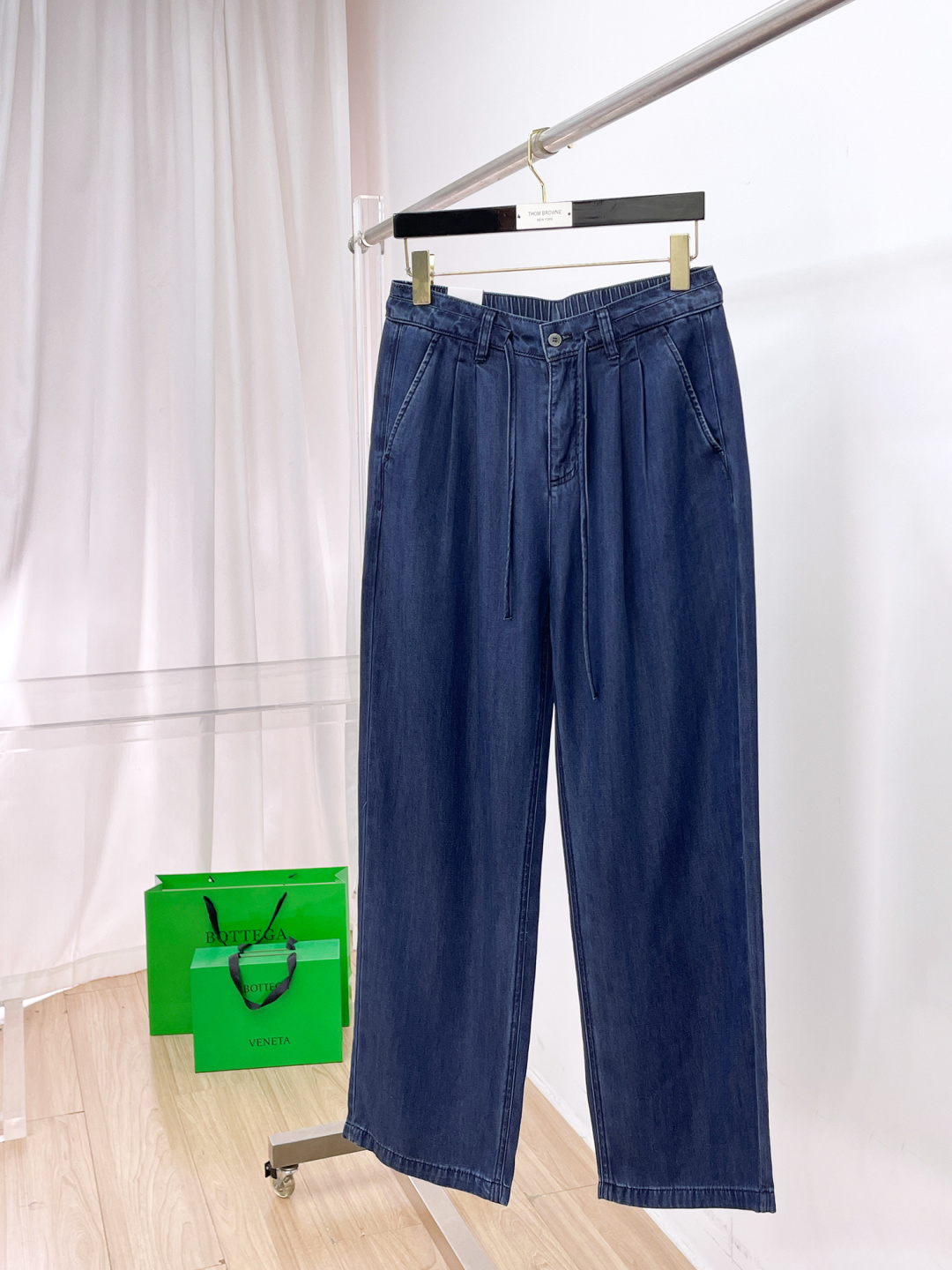 NO:863615,Dior Dior casual pants and trousers 2026SS autumn and winter new style, special fabric for advanced custom pants, customized original hardware, heavy craftsmanship, fine turning and routing, customized fabric, soft and comfortable, significant texture, exquisite accessories, great upper body effect, complete three standards, standard size 29-38, no 35,, dior, dior,19860909Dior 迪奥 休闲裤 西裤2026SS秋冬新款 高级定制裤子专用面料 定制原版五金 重工工艺打造 车工走线精细 定制面料 柔软舒适 质感显著 辅料精美 上身效果超赞 三标齐全 标准尺码29-38,无35,,dior,dior,,Men's clothing