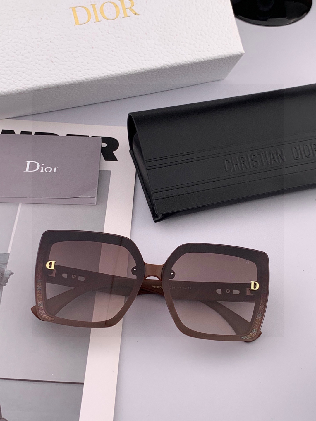 🔺 【DIOR-迪奥】2025开春新款 潮流爆款 时尚方框太阳镜 高品质 佩戴舒适 网红潮款墨镜 型号：