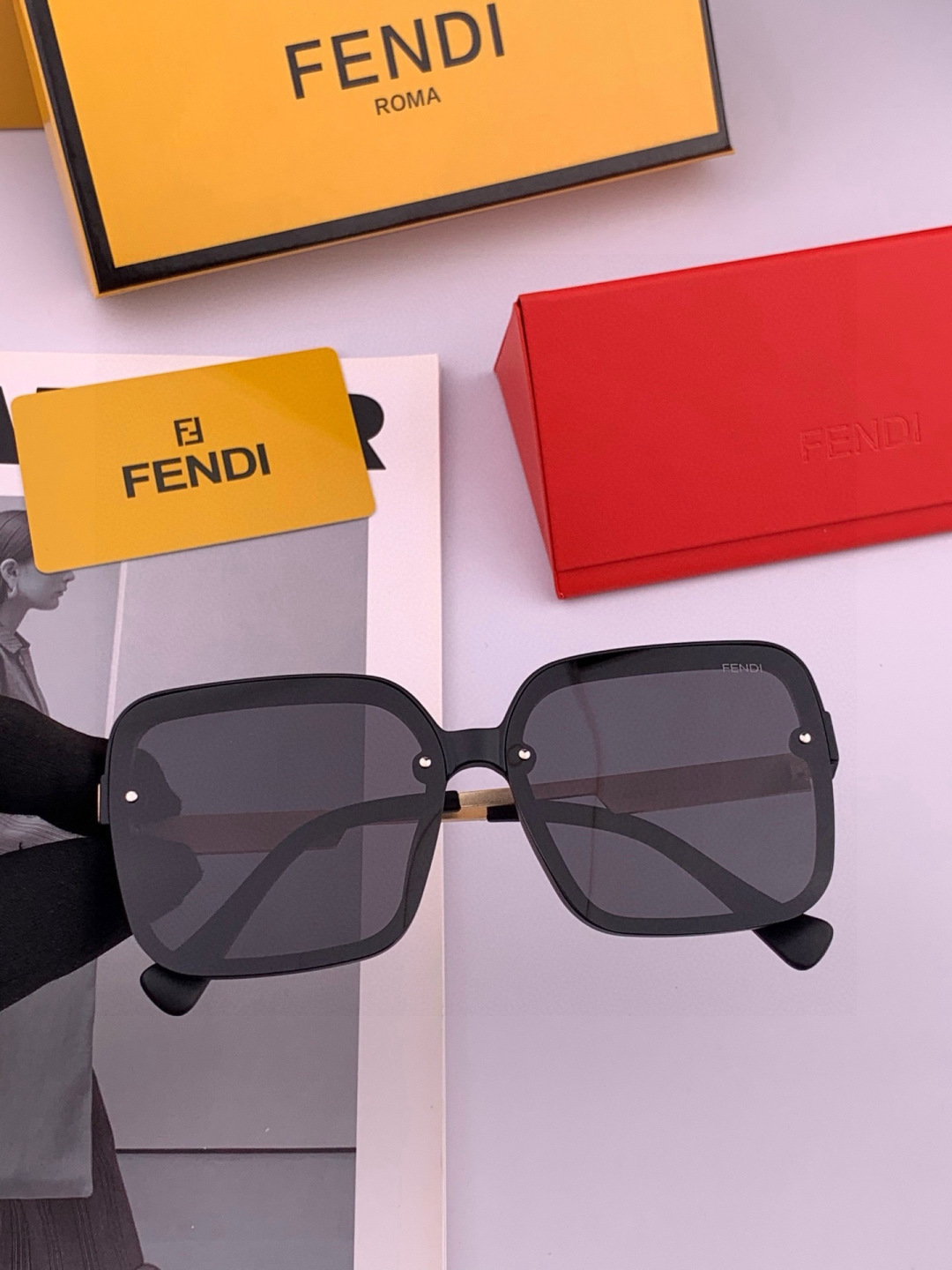 🔺 【芬迪】2025开春新款 潮流爆款 时尚方框偏光太阳镜 高品质 佩戴舒适 网红潮款墨镜 女士高清偏光