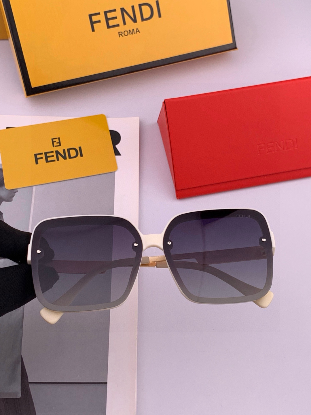 🔺 【芬迪】2025开春新款 潮流爆款 时尚方框偏光太阳镜 高品质 佩戴舒适 网红潮款墨镜 女士高清偏光