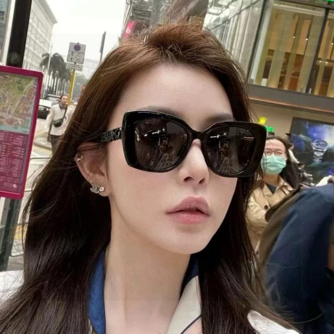 香奈儿 2025开春新款太阳镜 各路网红纷纷带起气场满分‼️ 俏皮甜美.上脸效果更佳.金属质感超好 型号