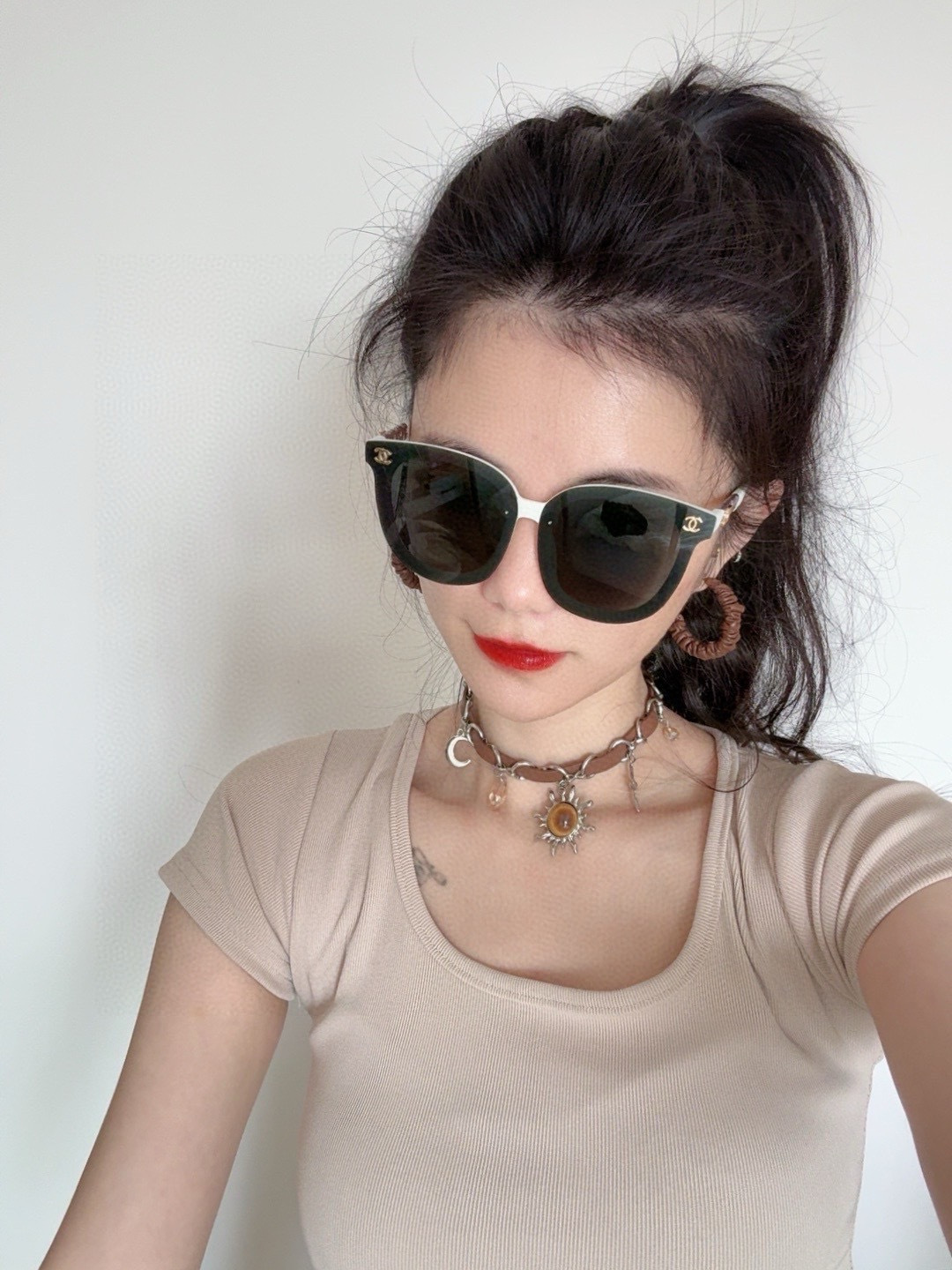 Chanel大框太阳镜墨镜 经典的方框设计，不挑脸型，无论搭配大衣还是连衣裙都非常显气质偏光镜片预防紫外