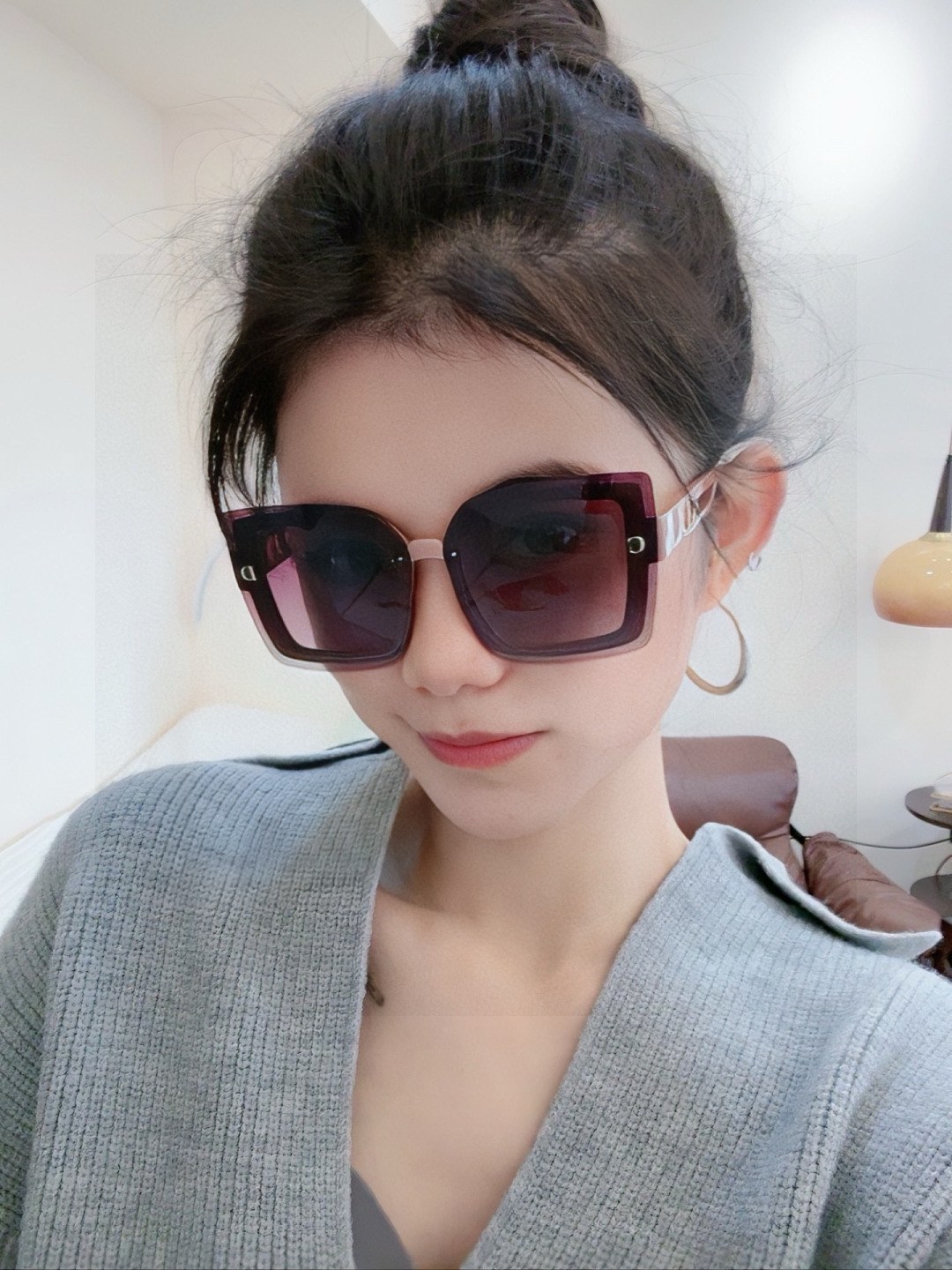 Dior2025新款偏光太阳镜 款式多 。经典的方框设计，不挑脸型，无论搭配大衣还是连衣裙都非常显气质 