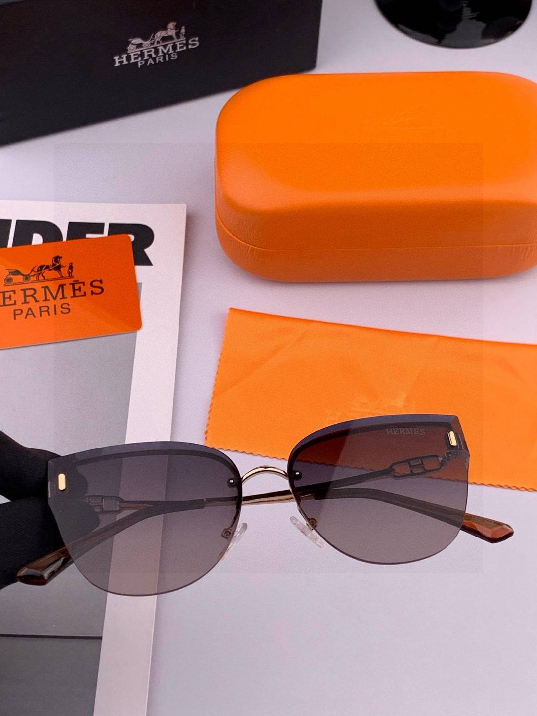 【尼龙偏光系列】爱马仕无框太阳镜墨方框设计，不挑脸型，无论搭配大衣还是连衣裙都非常显气质尼龙偏光镜片预防