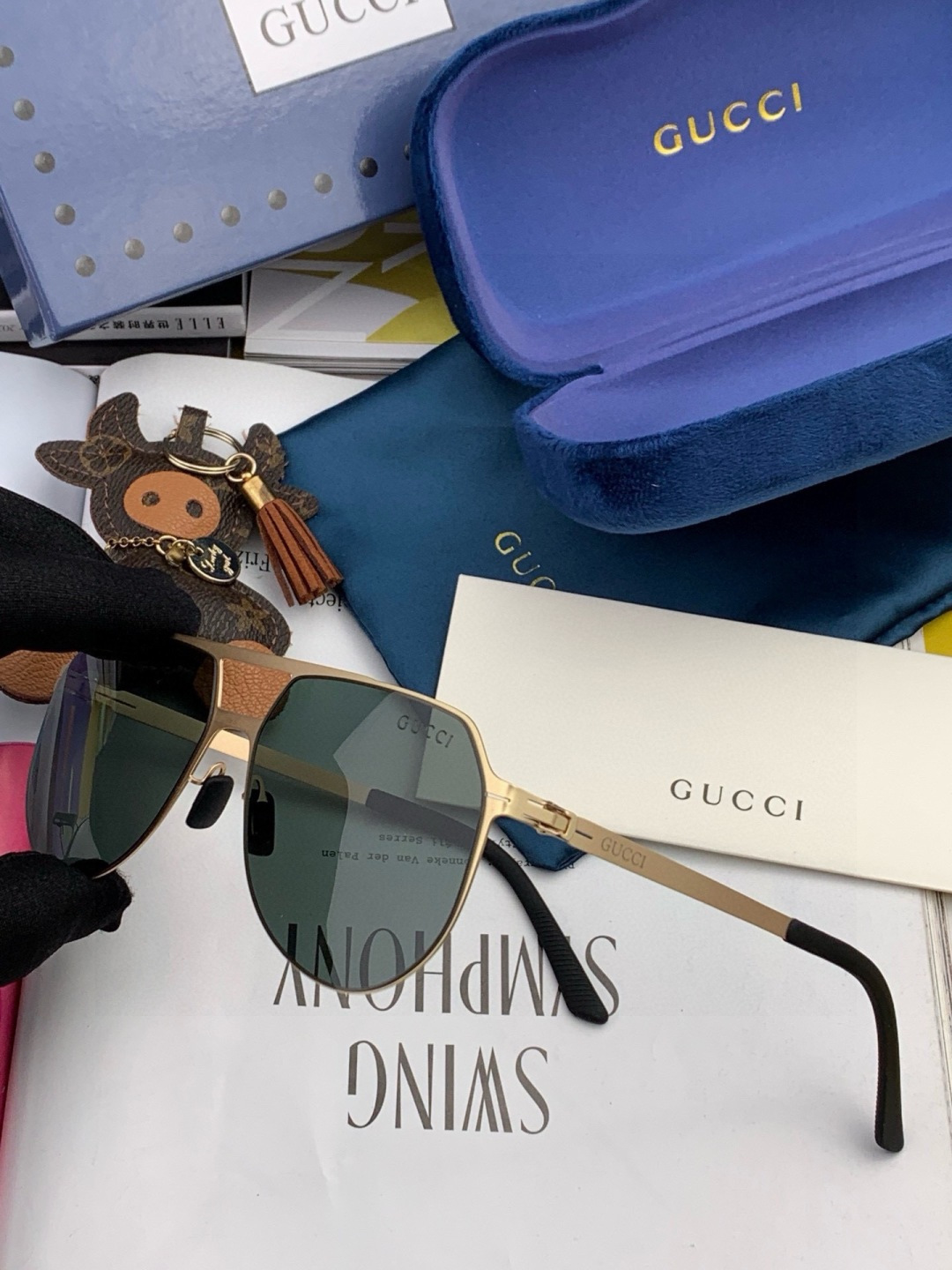GUCC* 2025新款男女情侣款太阳iP电镀永不褪色 卖点：超轻超有弹性整幅眼镜无螺丝重要的是压不坏、