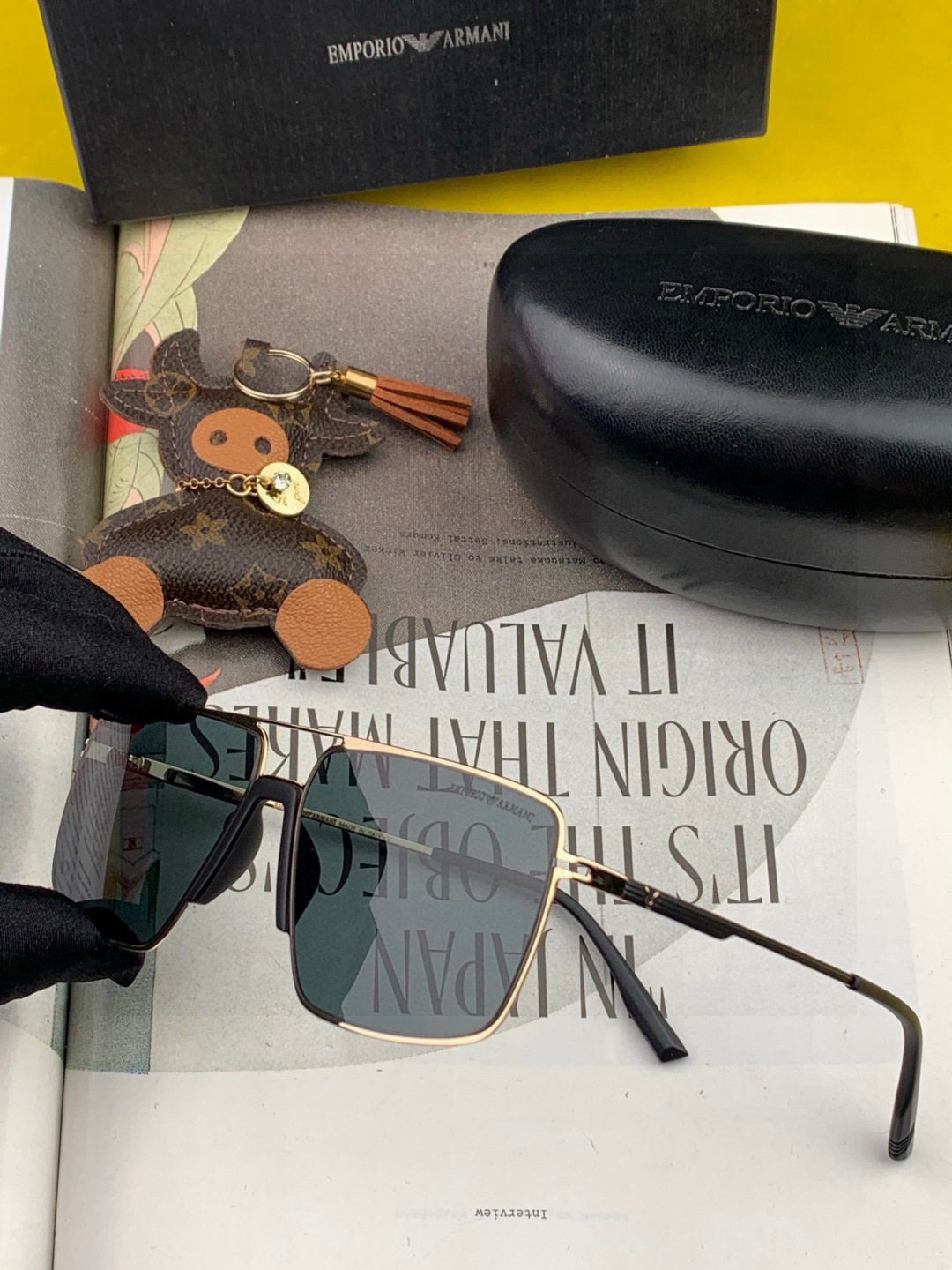 阿玛尼男款炫彩飞行员偏光太阳镜 ❤️材质：高清尼龙加厚卡槽高清偏光镜片 🌹无边框镜架💕颜👍型号：A823