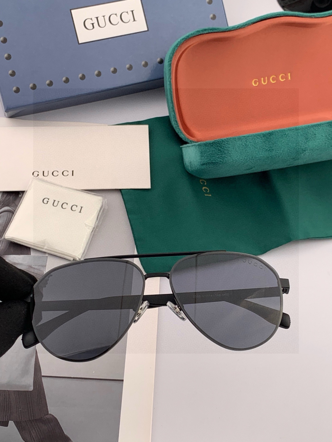 GUCCI 男款炫彩飞行员偏光太阳镜 ❤️材质：高清尼龙加厚卡槽高清偏光镜片 🌹无边框镜架💕颜👍型号：G