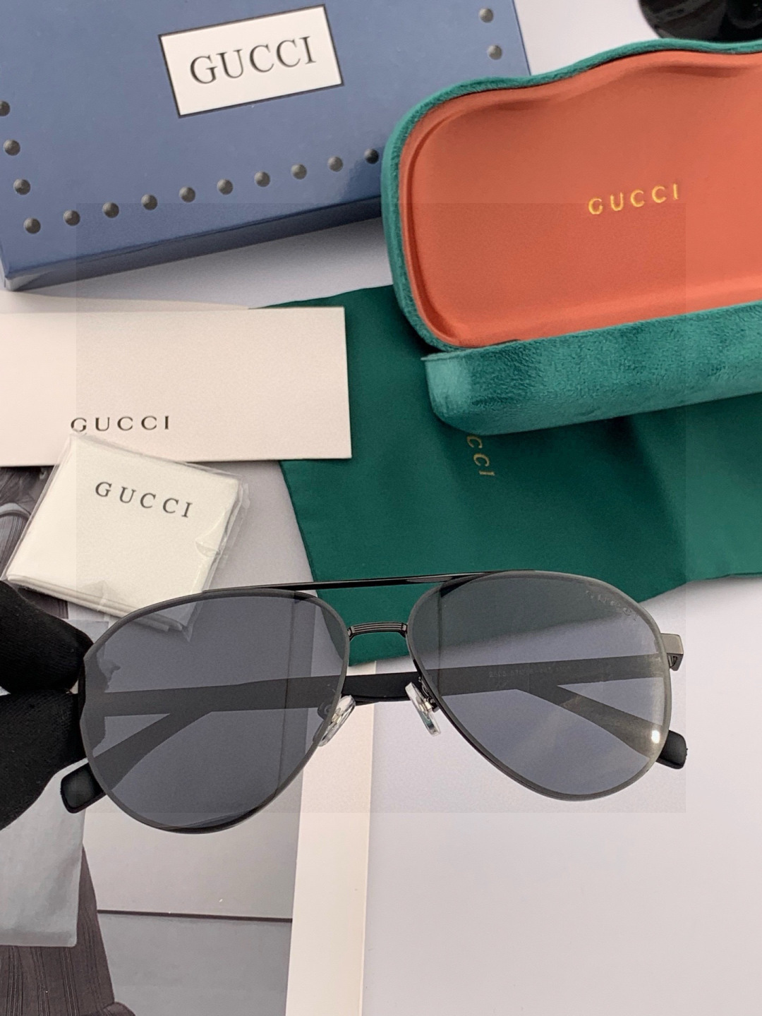 GUCCI 男款炫彩飞行员偏光太阳镜 ❤️材质：高清尼龙加厚卡槽高清偏光镜片 🌹无边框镜架💕颜👍型号：G