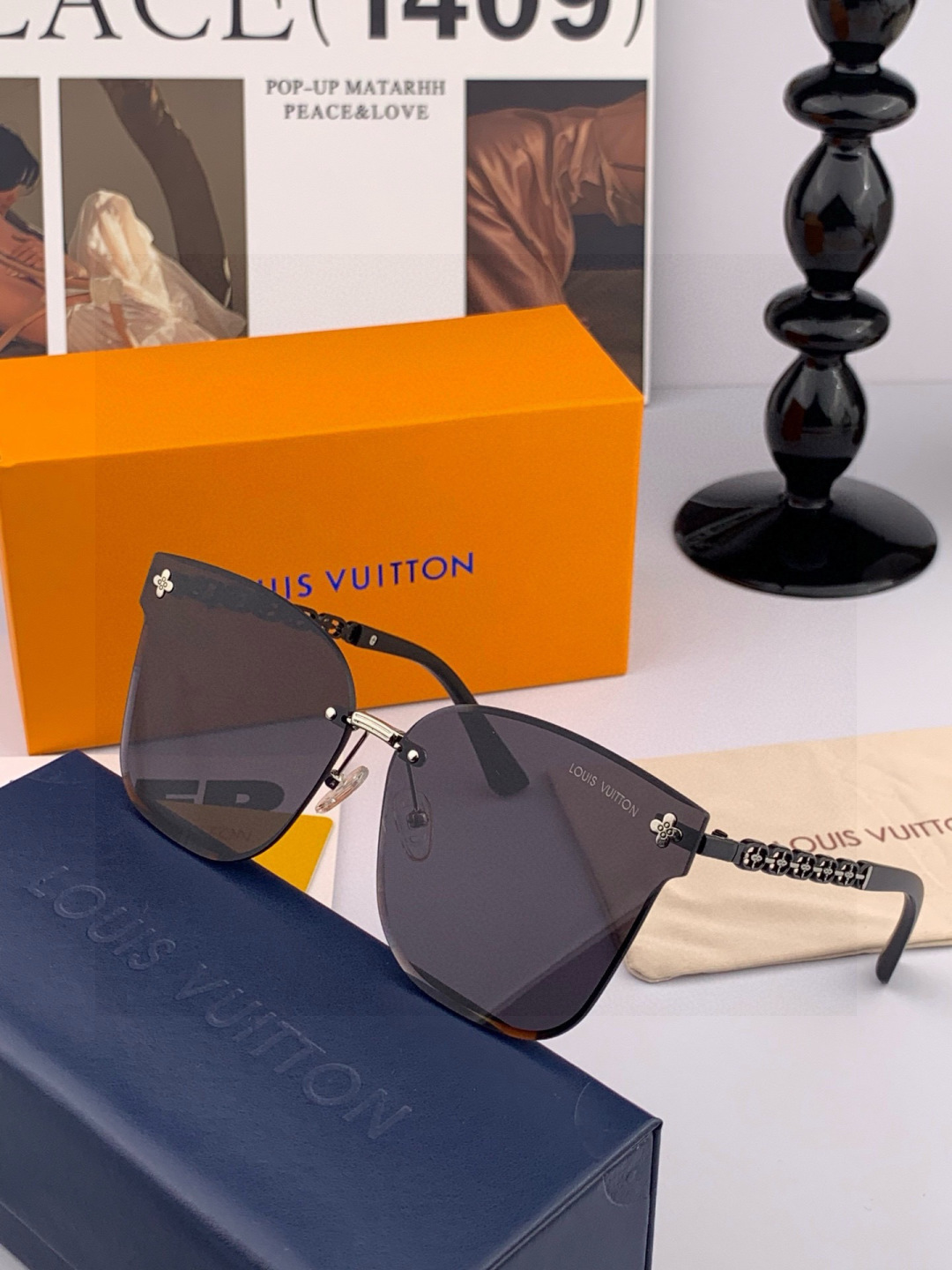 lv大框太阳镜墨镜经典的方框设计，不挑脸型，无论搭配大衣还是连衣裙都非常显气质尼龙镜片预防紫外线 型号：