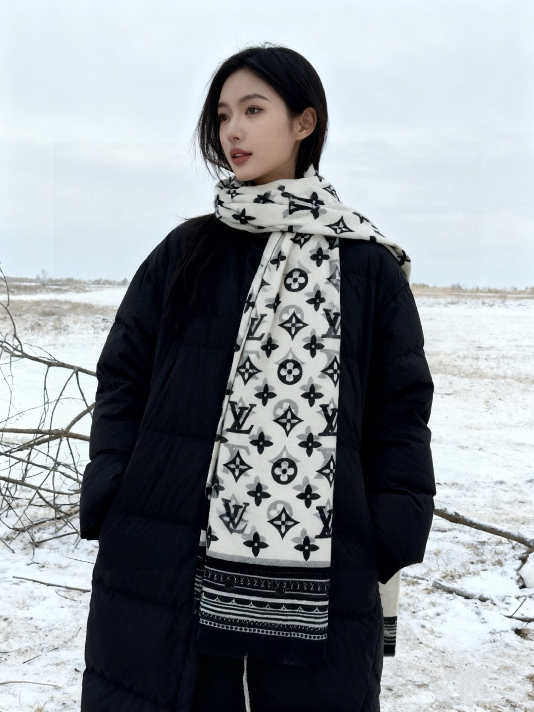 NO:642826,Fashionable and versatile!  LV’s new presbyopic scarf] A great item to enhance your temperament and taste!  !  A must-have for all seasons!  !  Really invincible and practical!  !  A rare cashmere scarf!  !  The fabric feels really good. After a simple try, you will know that it is what you want. It is easy to control, very fashionable and easy to match. It is very good-looking and has a tone. It can be matched with any top in autumn and winter, including T-shirts, shirts, down, vests, and windbreakers!  !  !  With it as a foil, your taste and temperament come out immediately. It is really a super practical scarf that doesn't care about your age or temperament at all!  Size specification 100*200cm cashmere long scarf high version scarf, high version scarf, louis vuitton, shirts, tees, t-shirt, down jacket19860909又时髦又百搭！LV新款老花长巾】提升气质和品味的好单品！！四季必备！！真的无敌实用！！Lv难得的羊绒长巾,！！面料手感真的很好,简单一试,就知道是自己想要的,轻松驾驭非常时髦好搭,特别好看,有调调,秋冬天跟什么上衣都能搭,T恤,衬衫,羽绒,马甲,风衣都能搭！！！有它的衬托,品味和气质立马就出来了,真的是超级实用的一款围巾,完全不挑年龄气质！尺寸规格100*200cm羊绒长巾高版本围巾,高版本围巾,louis vuitton,shirts,tees，t-shirt,down jacket,scarf