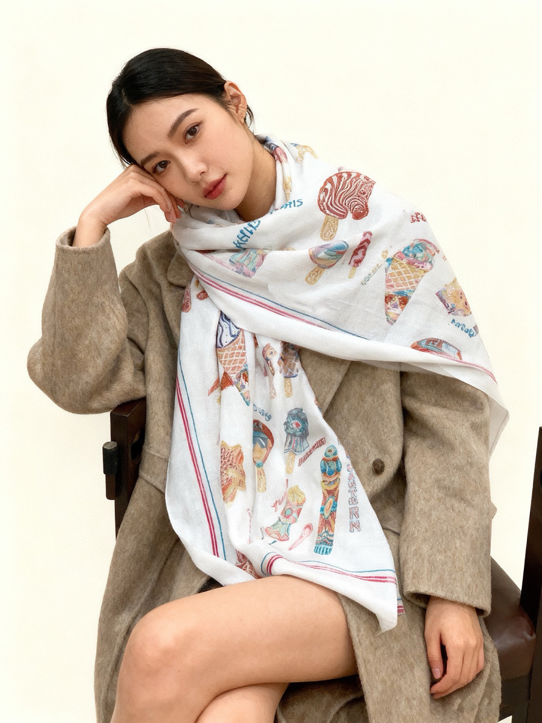 NO:642739,A scarf that shines brightly. Everyone who buys it says it looks good. I recommend top-notch craftsmanship. Great value. Hermès counter hit model. Three-dimensional presentation of patterns and textures. Real product. Extremely high-grade. Special craftsmanship. High-end research and development. Stunning. Special cutting-edge craftsmanship. Loved by Bai Fumei. Whether it is quality, style or price, it makes them scream for big brands. Super cost-effective. Definitely worth buying. Size 110*200 high version scarf, high version scarf, Hermes19860909会发光发亮的围巾 新款买了都说好看推荐顶级工艺超值爱马仕专柜爆款立体呈现图案纹路实物档次极高特殊工艺高端研发惊艳问世特殊尖端工艺处理受到白富美的喜欢 无论是品质 款式 价格都令大牌控的她们尖叫 超高性价比 绝对值得入手尺寸110*200高版本围巾,高版本围巾,hermes,scarf